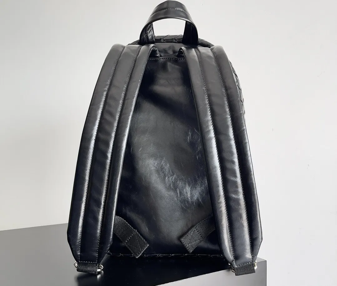 BOTTEGA VENETA Мужской Рюкзак Intrecciato Medium