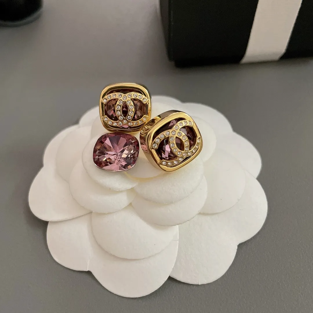 CHANEL Женские серьги Пусеты CHANEL Женские серьги Пусеты