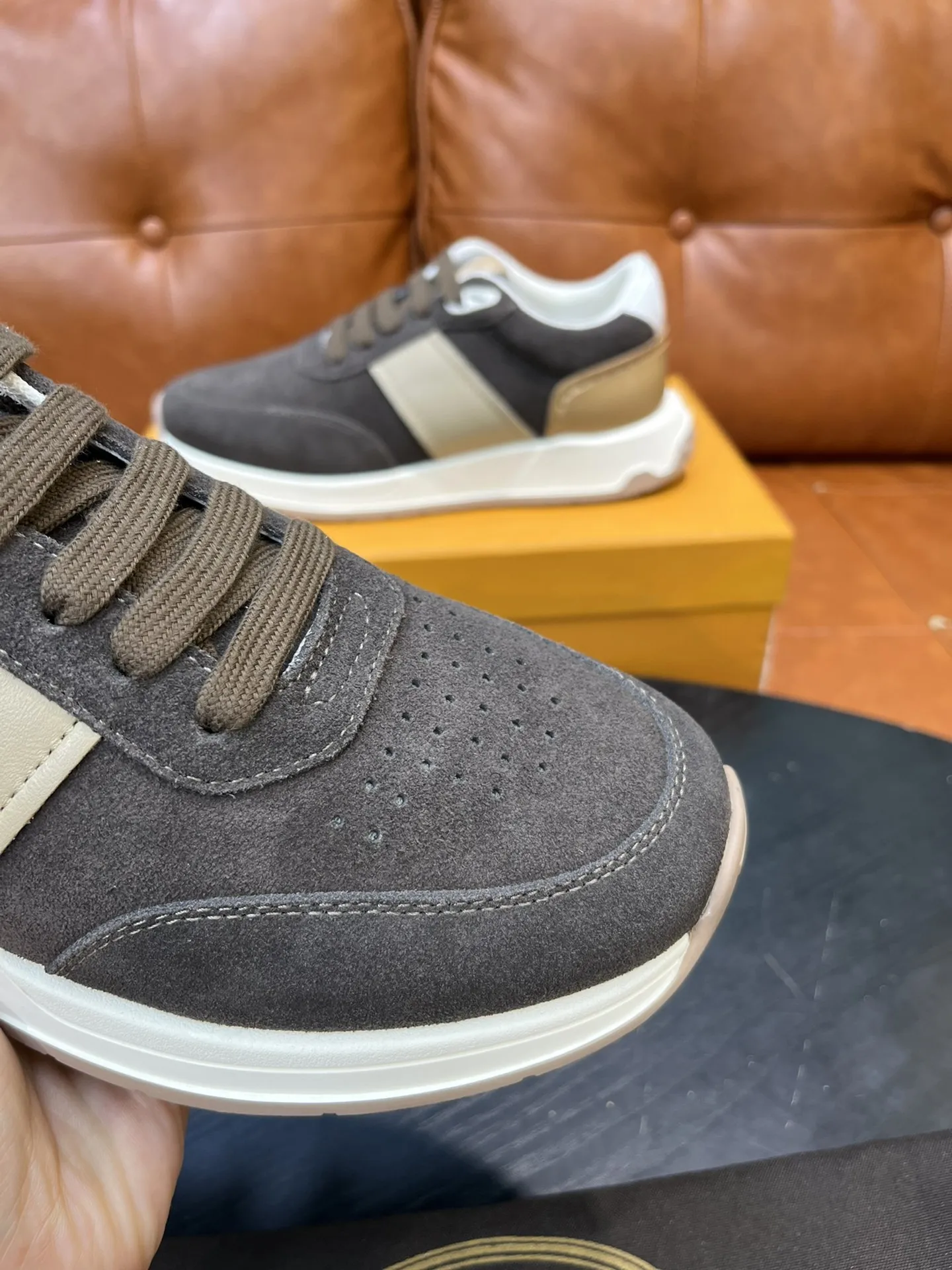 TOD'S Мужские кроссовки из натуральной кожи бежевые