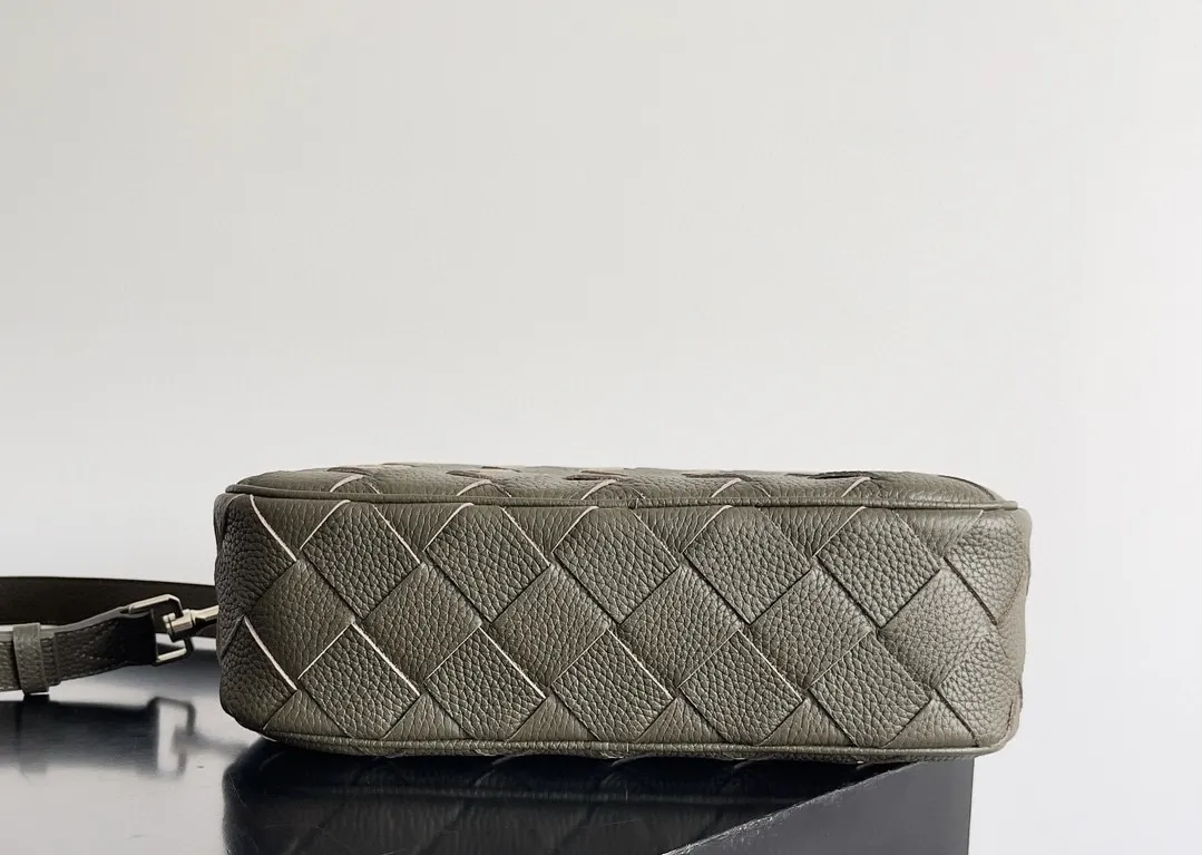 BOTTEGA VENETA Мужская сумка Intrecciato BOTTEGA VENETA Мужская сумка Intrecciato