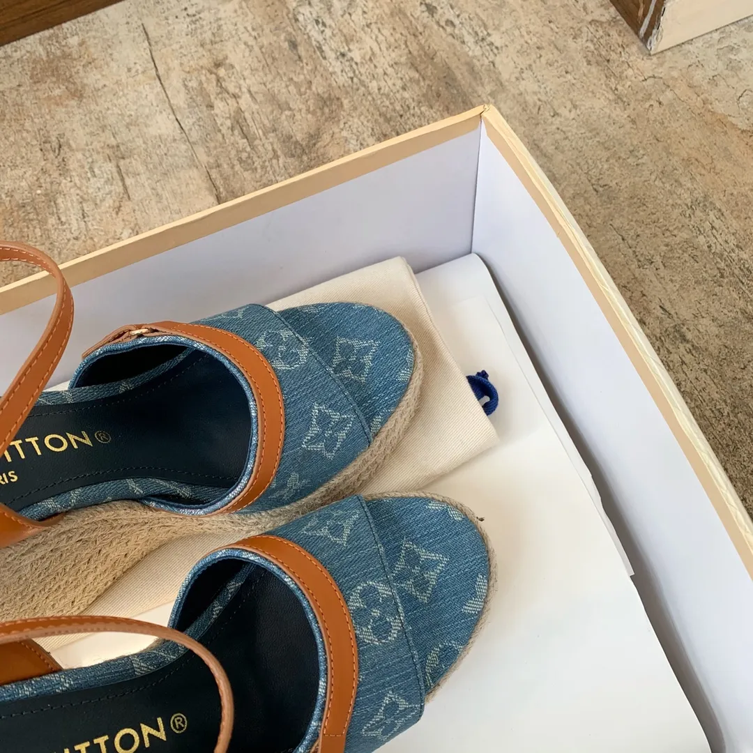 LOUIS VUITTON Босоножки женские LOUIS VUITTON Босоножки женские