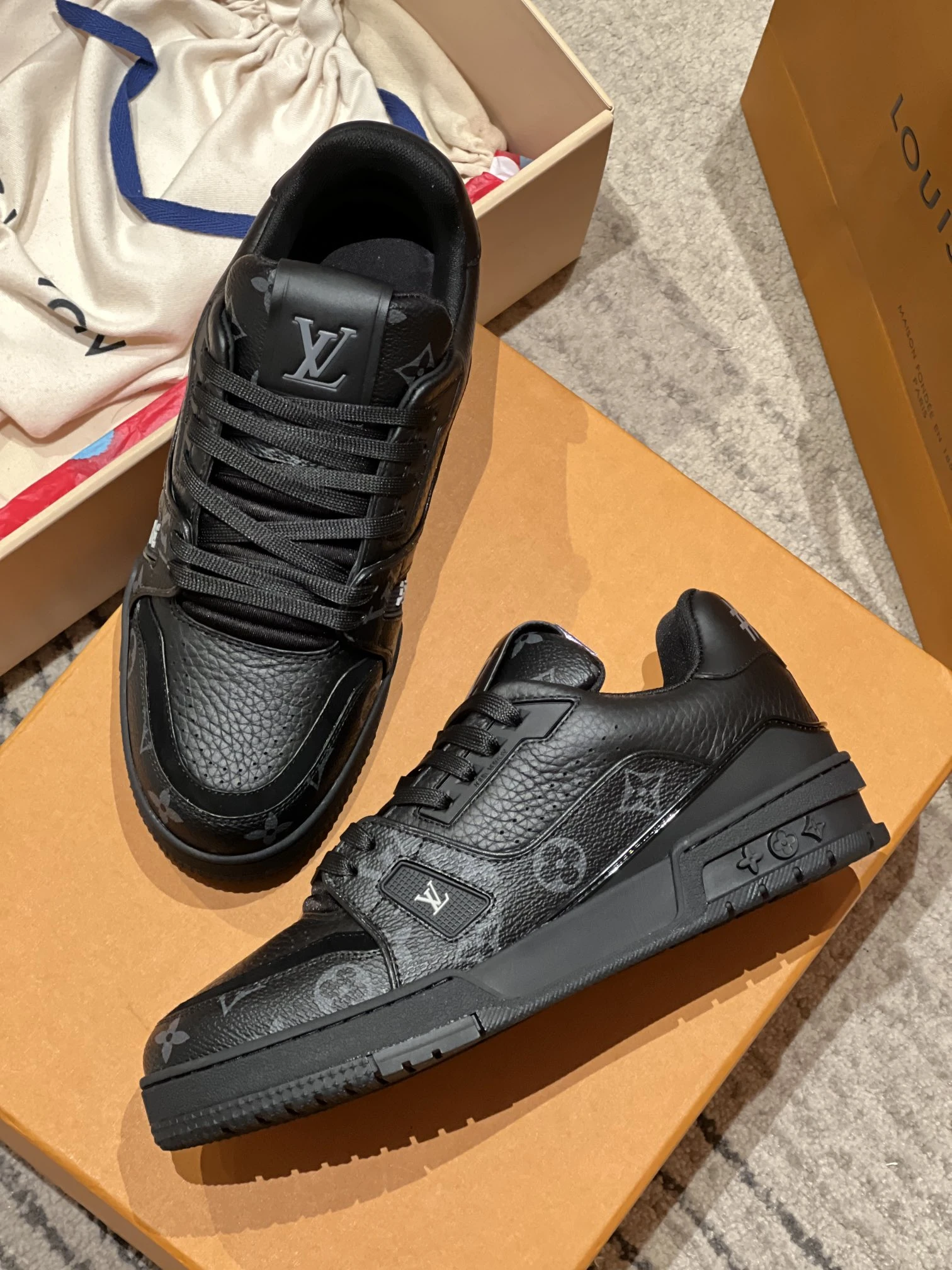 LOUIS VUITTON Кроссовки LV Trainer LOUIS VUITTON Кроссовки LV Trainer