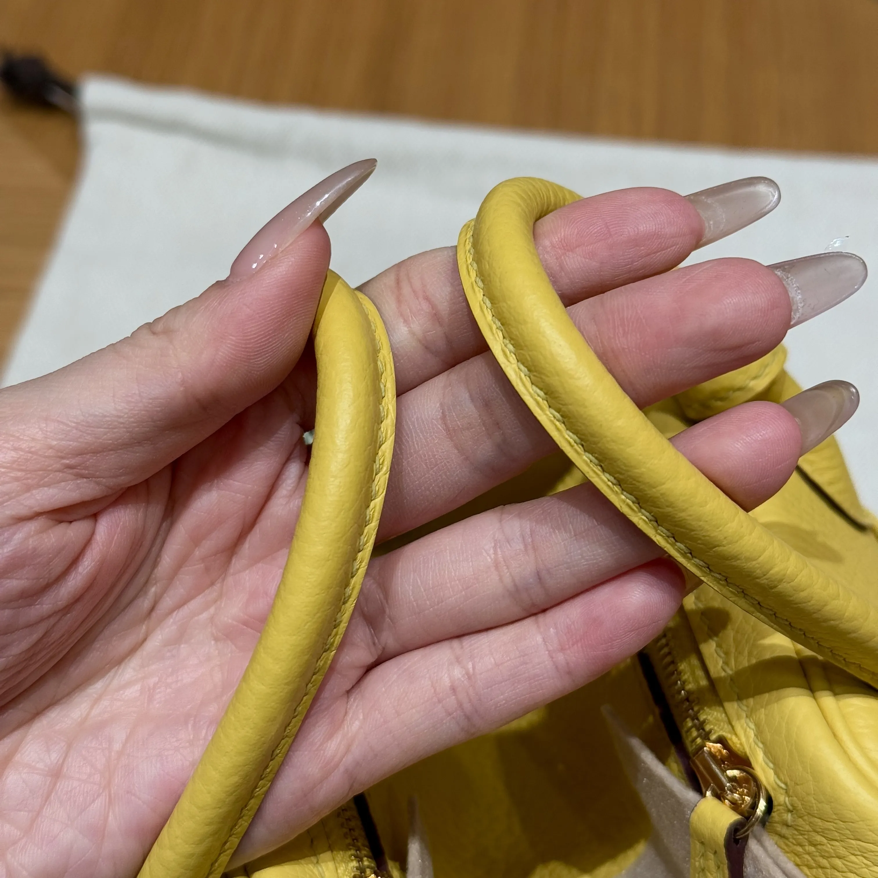 HERMES Женская сумка Lindy 19 см 9O Clemence HERMES Женская сумка Lindy 19 см 9O Clemence