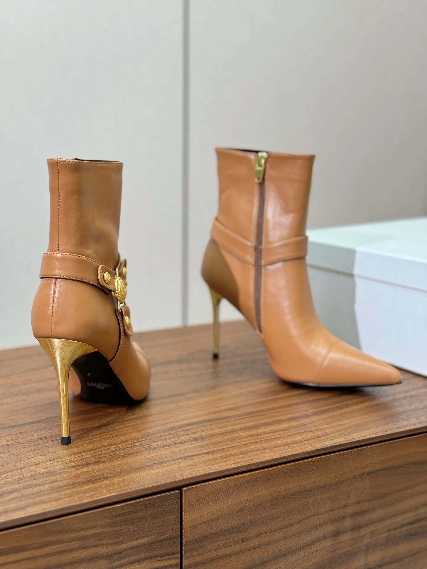 BALMAIN Женские кожаные ботильоны