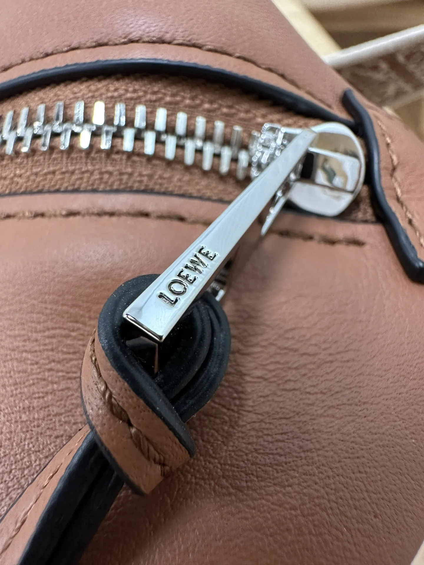 LOEWE Женская сумка Cubi Crossbody LOEWE Женская сумка Cubi Crossbody
