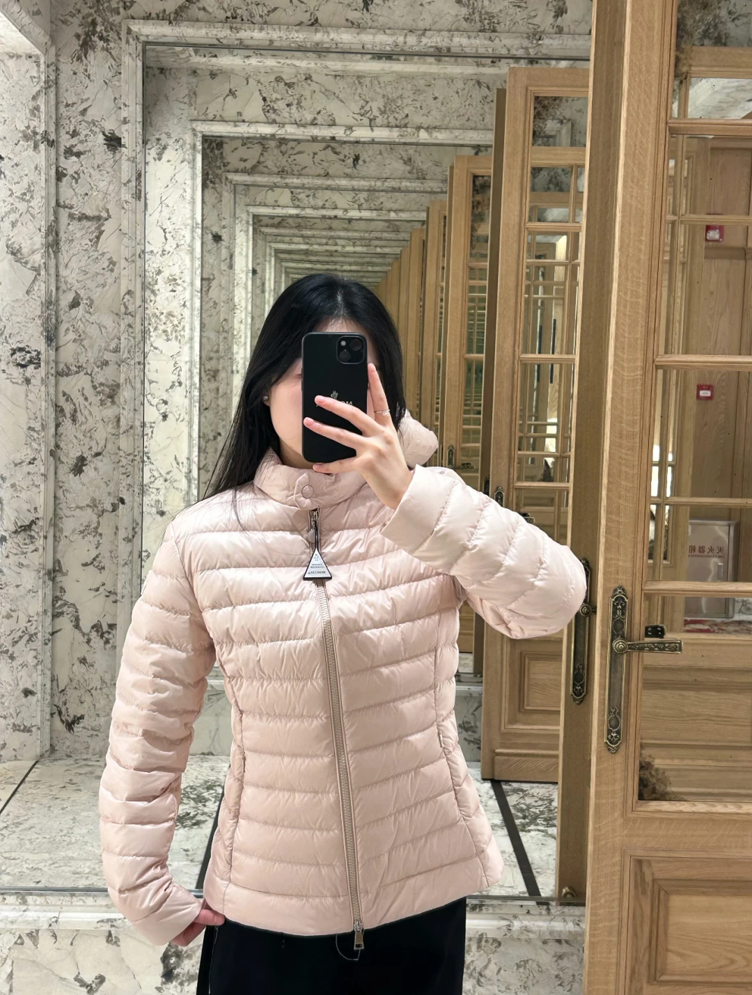 MONCLER Женский пуховик Igelle MONCLER Женский пуховик Igelle