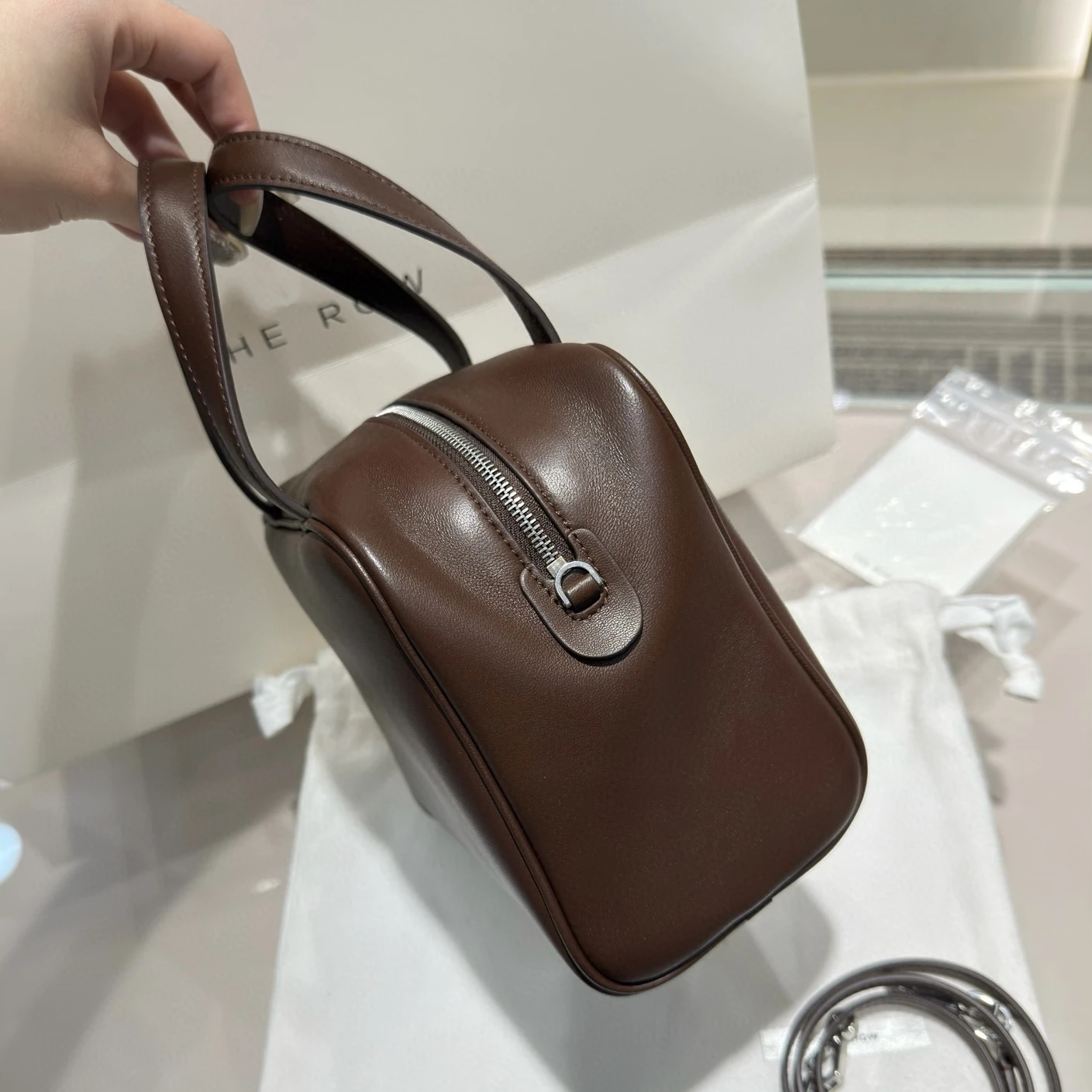 THE ROW Женская сумка из кожи ягнёнка 