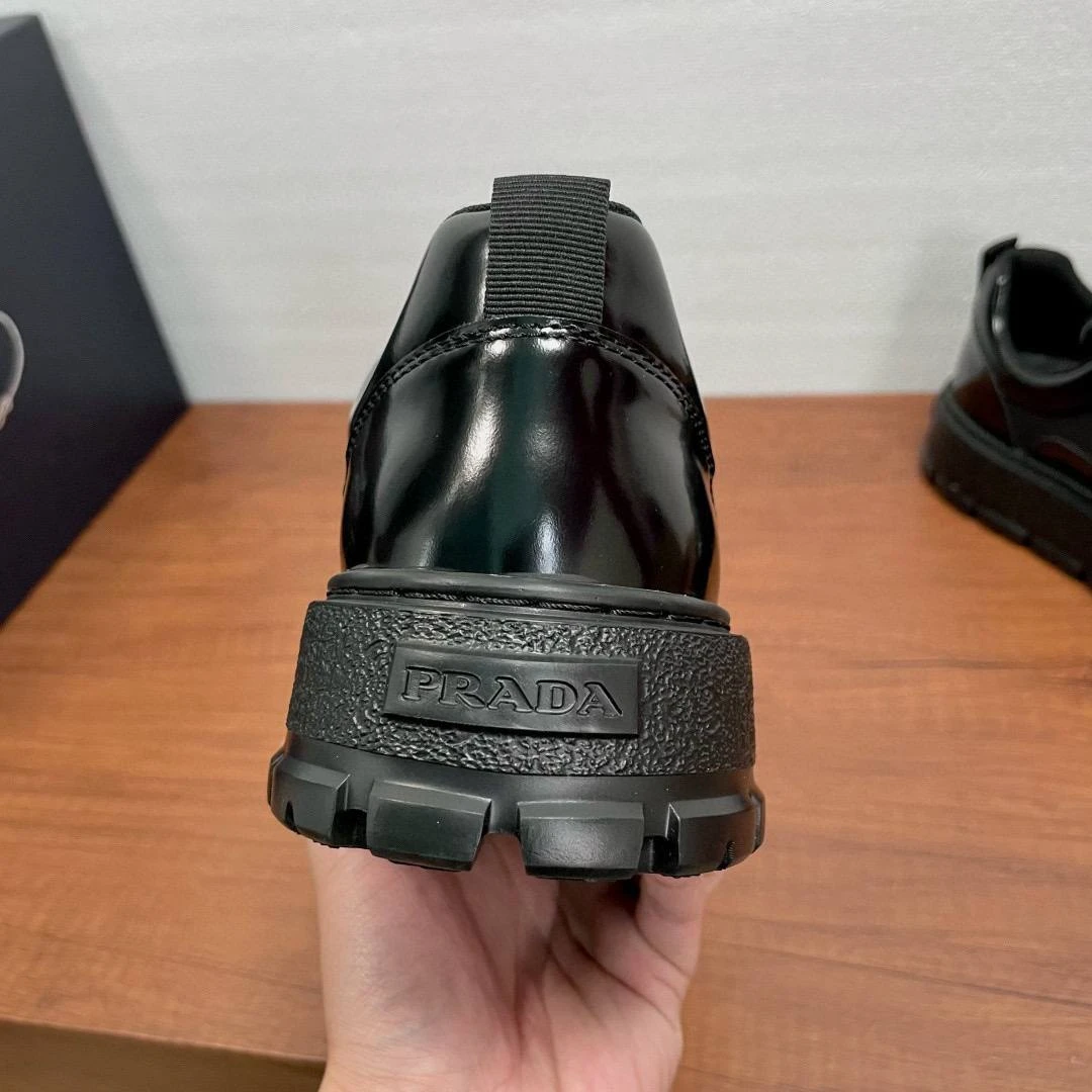 PRADA Мужские кроссовки из коровьей кожи PRADA Мужские кроссовки из коровьей кожи