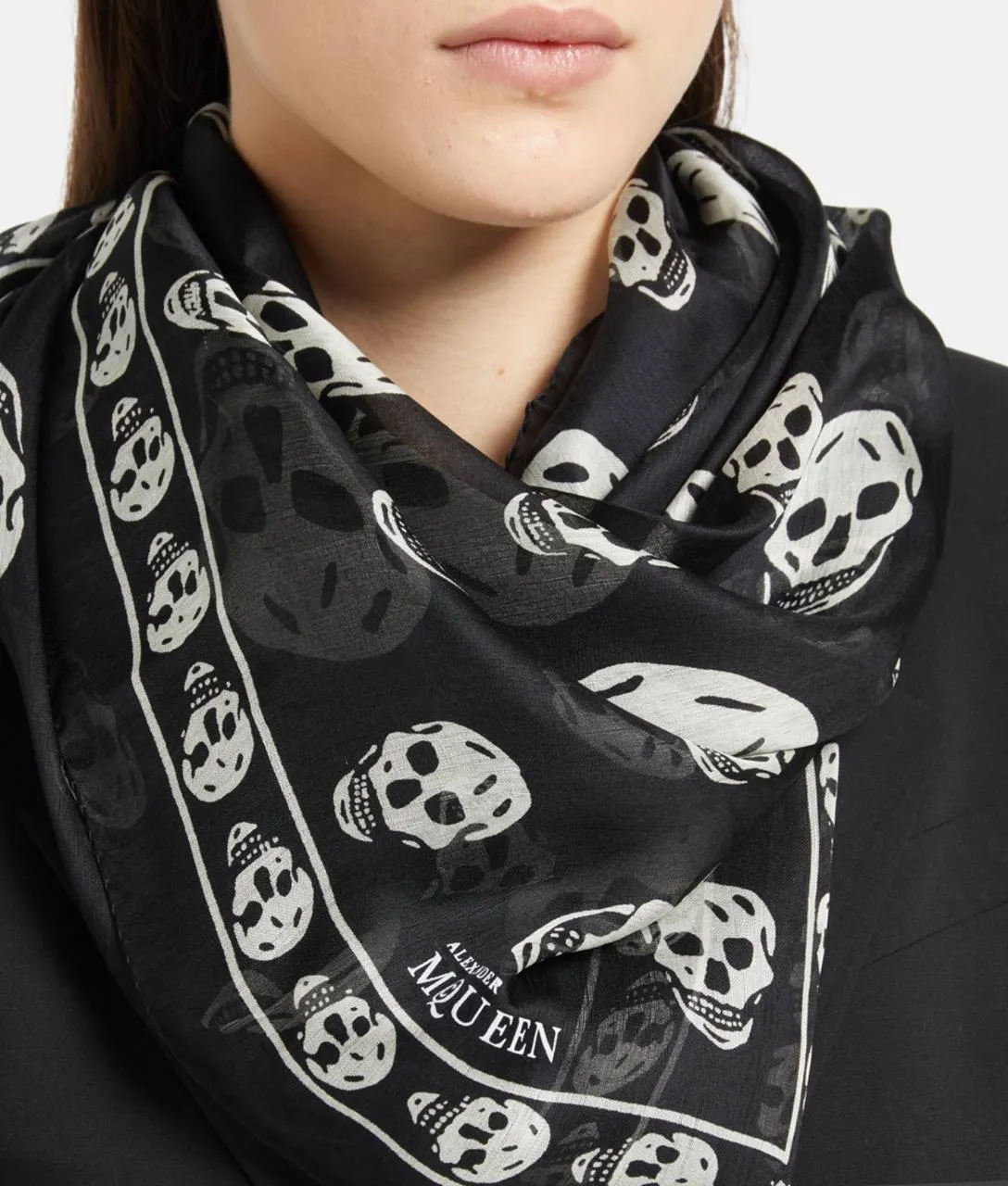 ALEXANDER MCQUEEN Женский платок Оригинал ALEXANDER MCQUEEN Женский платок Оригинал