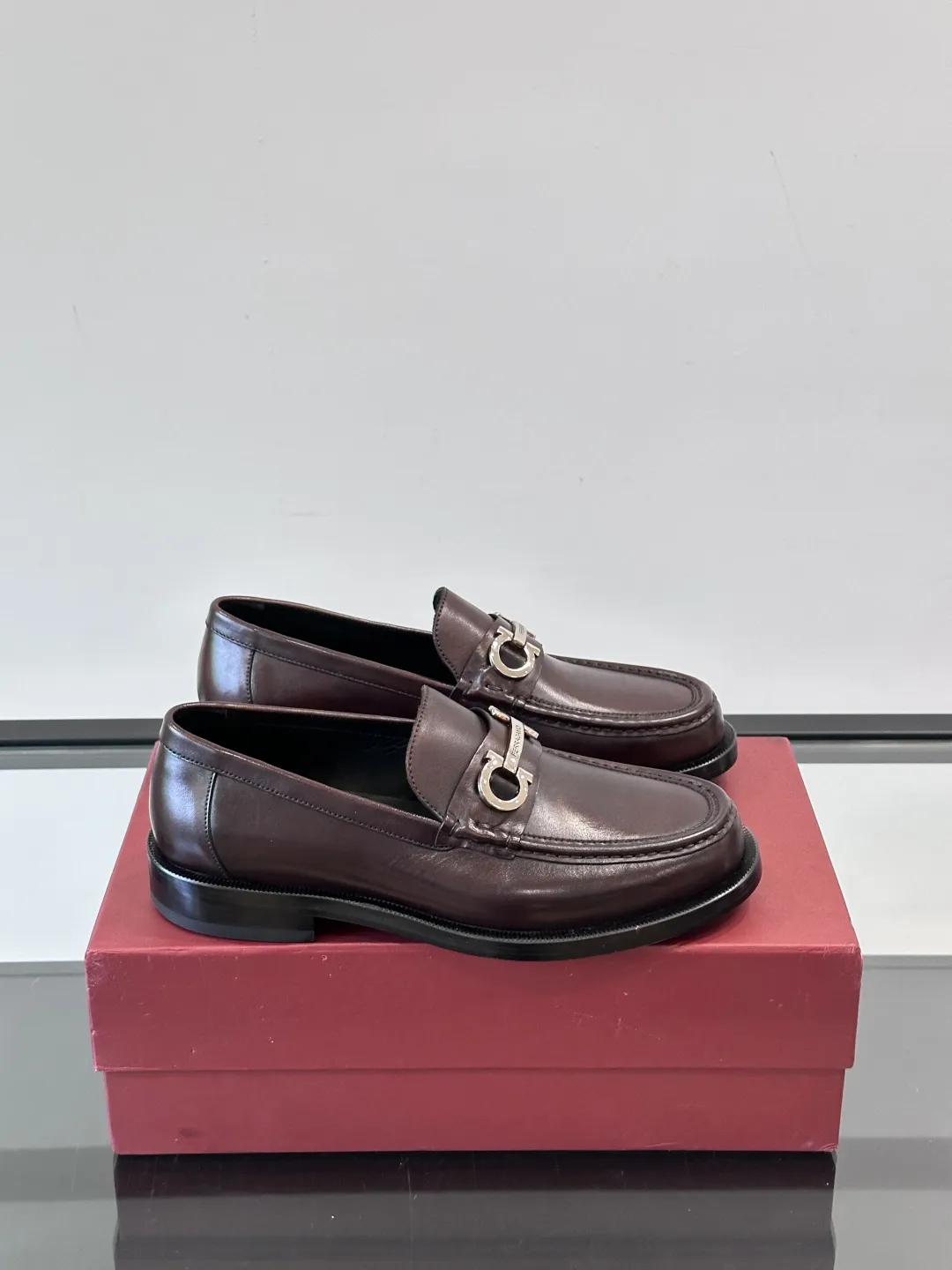 SALVATORE FERRAGAMO Мужские лоферы из коровьей кожи SALVATORE FERRAGAMO Мужские лоферы из коровьей кожи