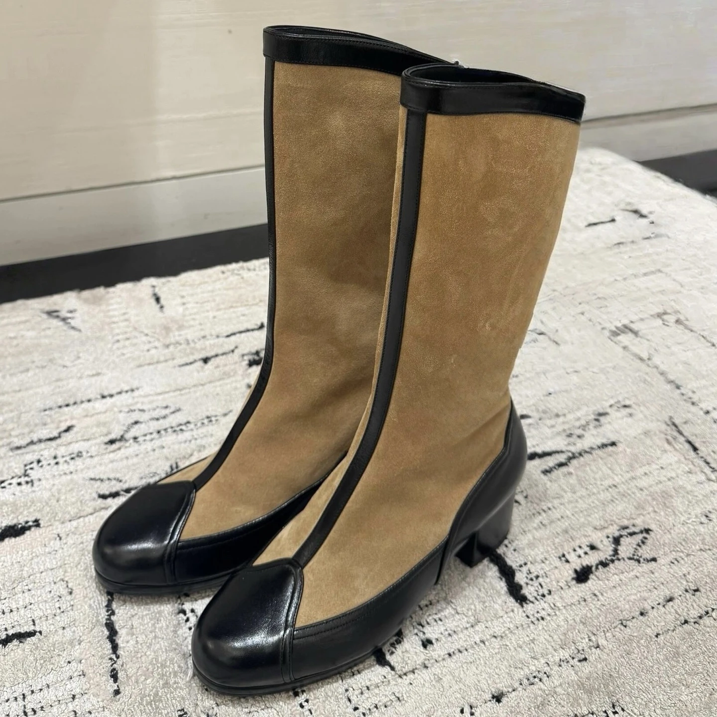 CHANEL Женские сапоги из замши и кожи