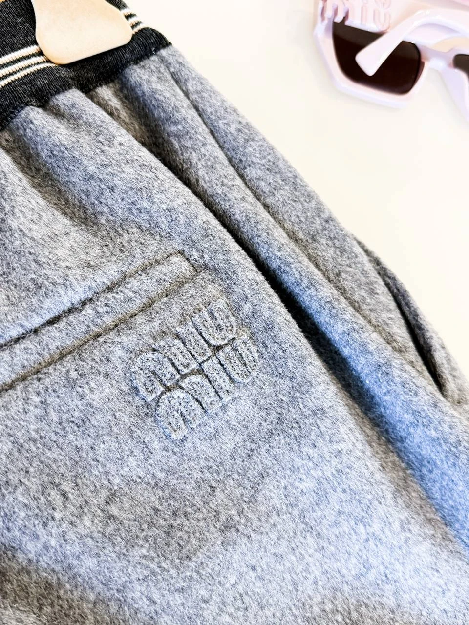 MIU MIU Женские брюки из шерсти MIU MIU Женские брюки из шерсти