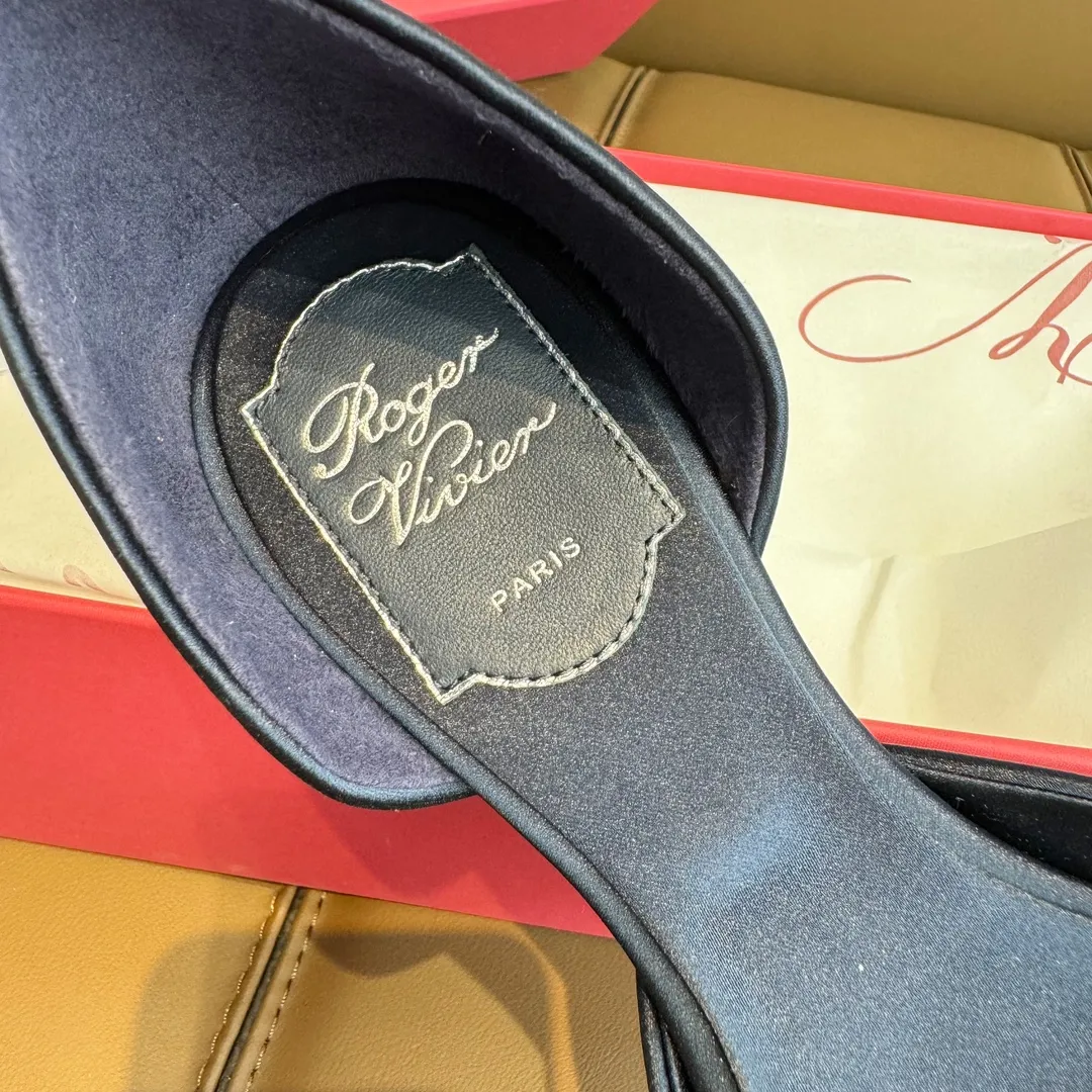 ROGER VIVIER Женские туфли из атласа