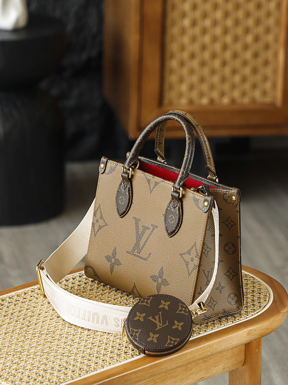 LOUIS VUITTON Женская Сумка Onthego M46373 LOUIS VUITTON Женская Сумка Onthego M46373