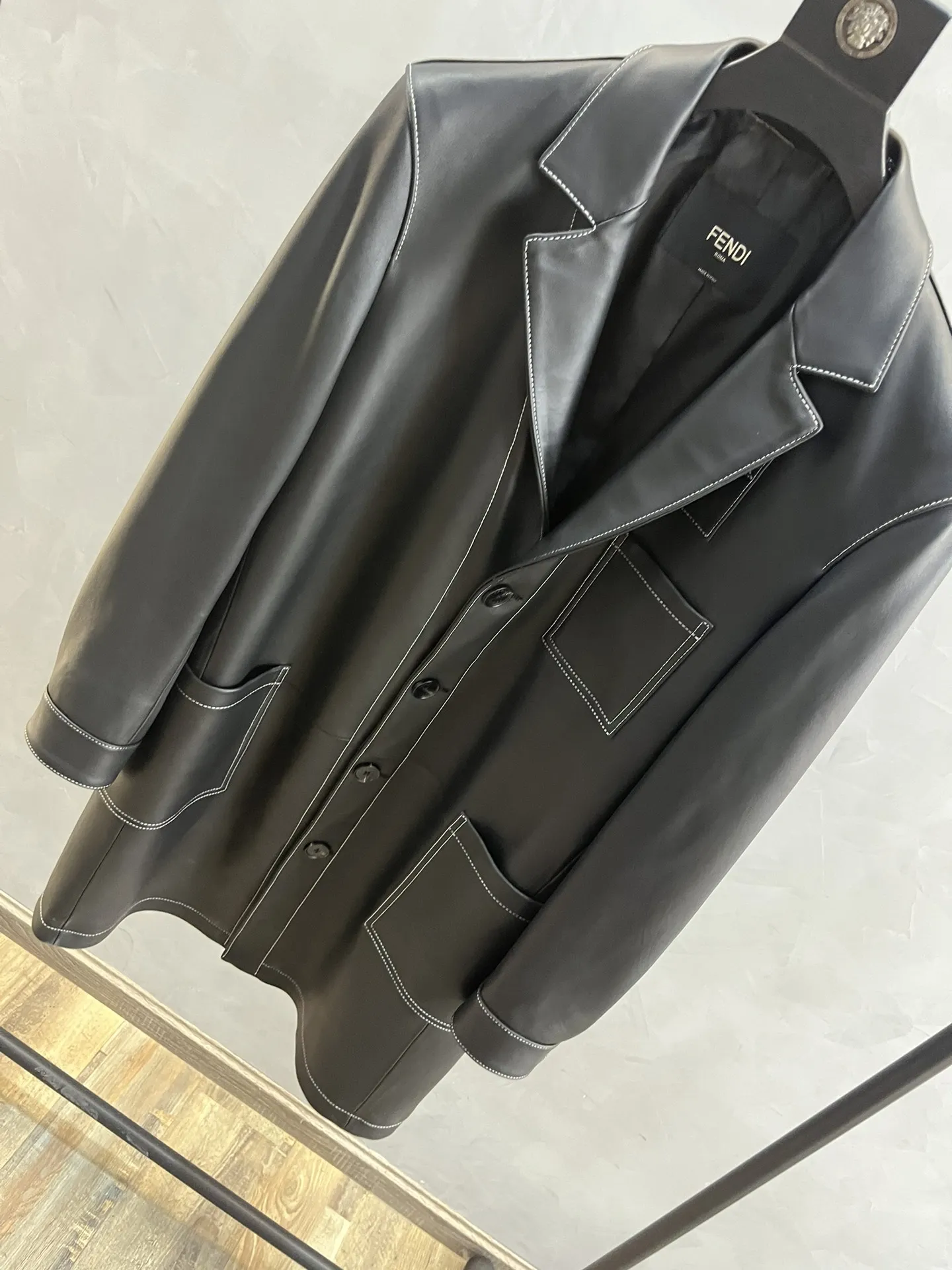 FENDI Мужской кожаный плащ FENDI Мужской кожаный плащ