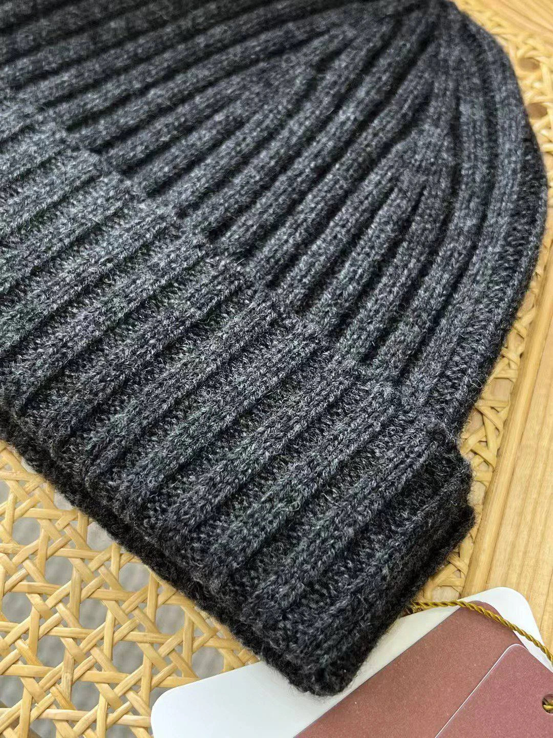 BRUNELLO CUCINELLI Мужская шапка из кашемира 