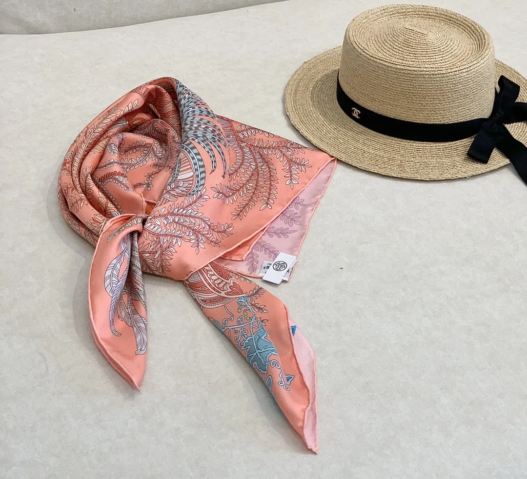 HERMES Женский платок из шелка розовый HERMES Женский платок из шелка розовый