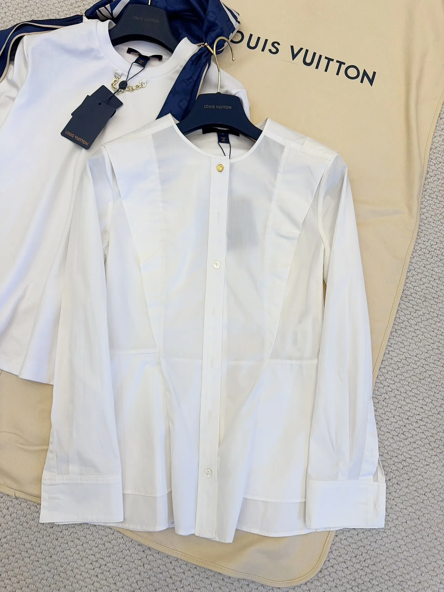 LOUIS VUITTON Женская блузка LOUIS VUITTON Женская блузка