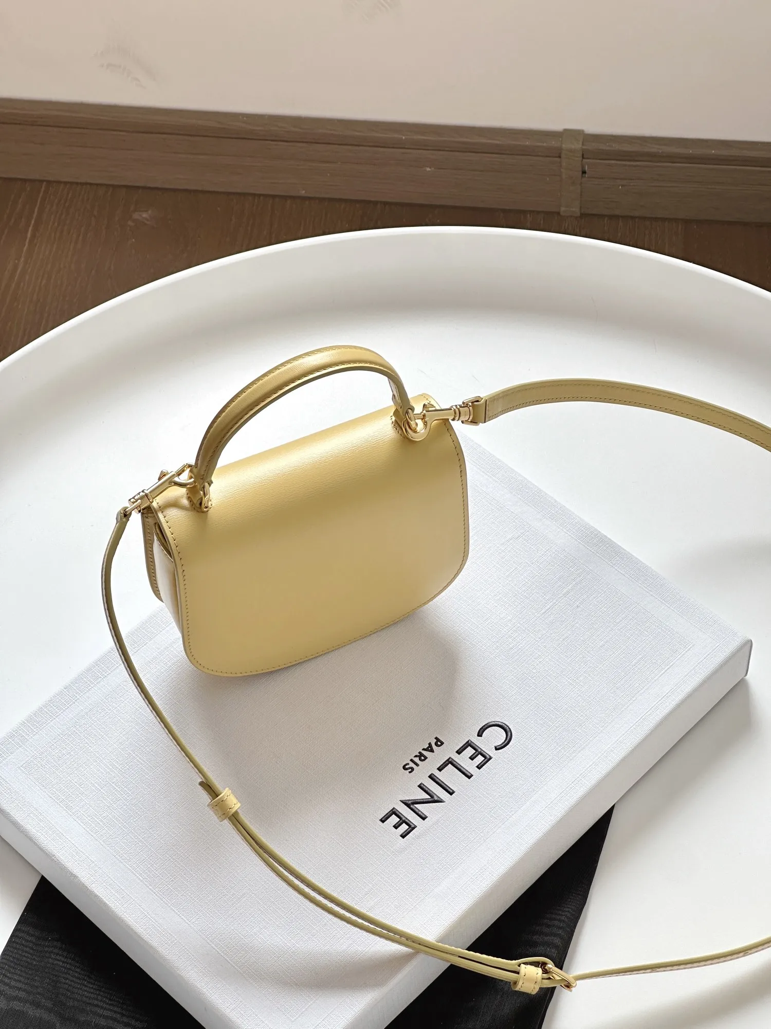 CELINE Женская сумка BESACE CLEA mini