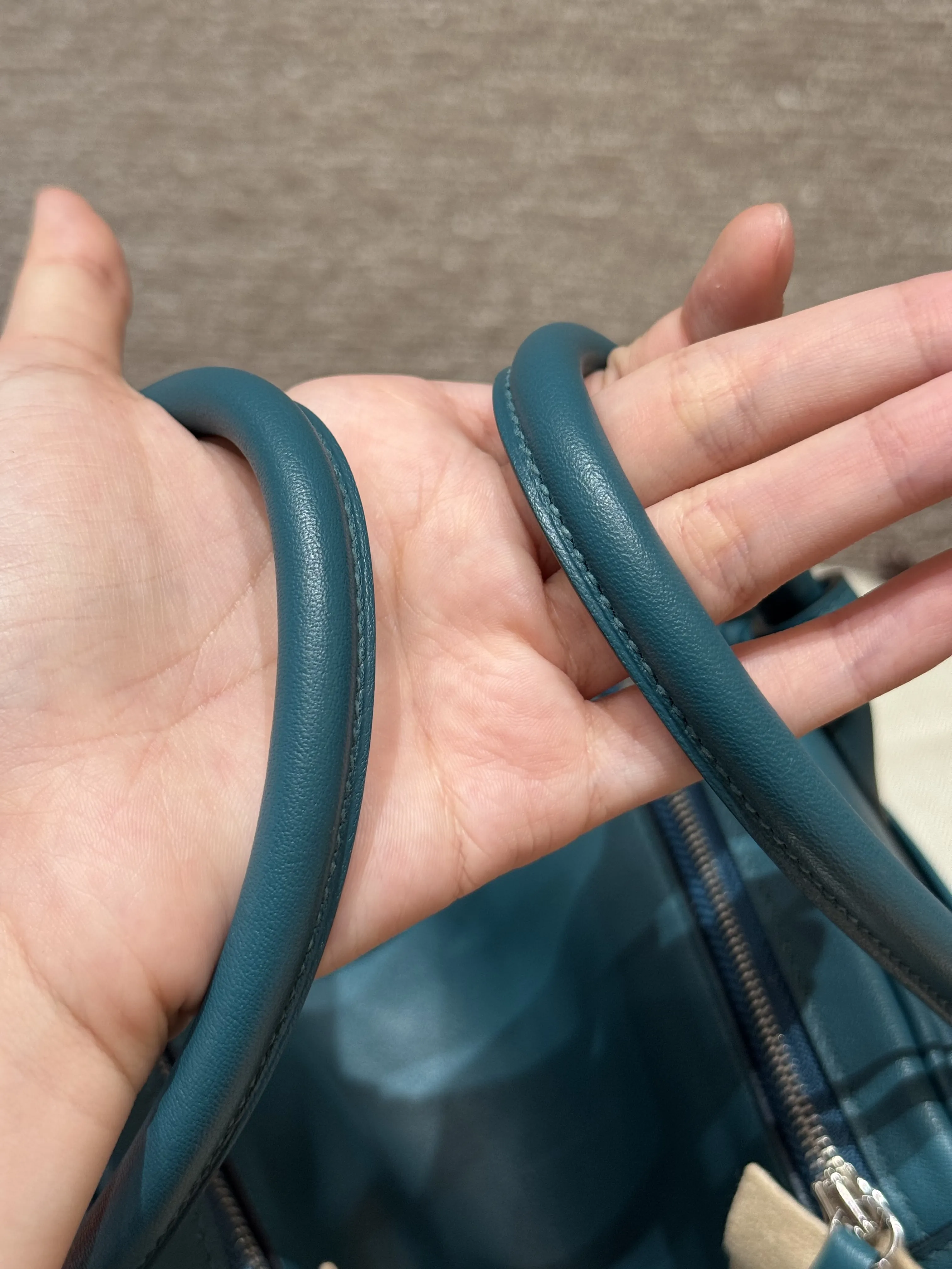 HERMES Женская сумка Lindy 26 см W0 Swift HERMES Женская сумка Lindy 26 см W0 Swift