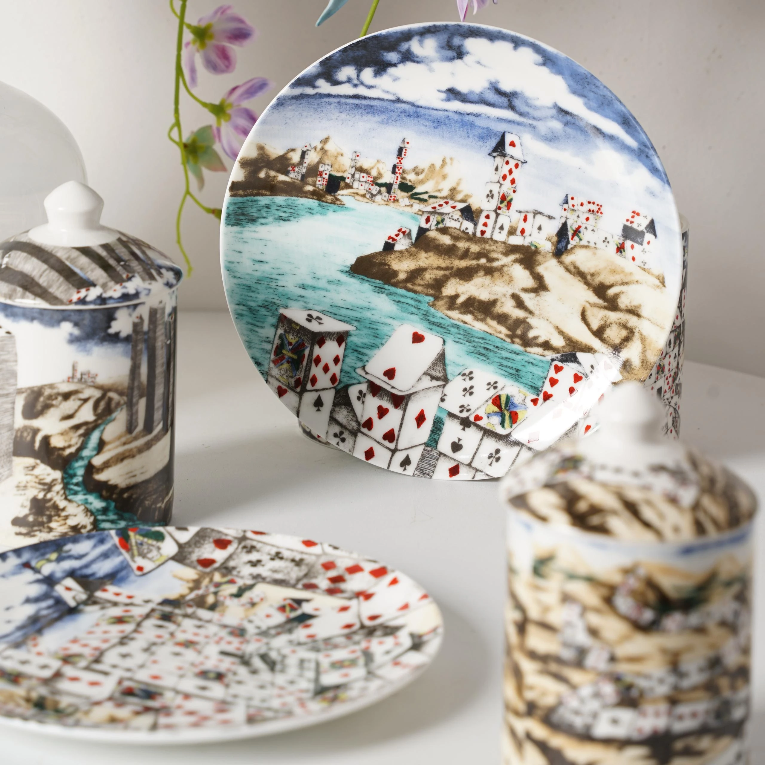 MEETROPOL Декоративные тарелки и сахарница "Покер" MEETROPOL Декоративные тарелки и сахарница "Покер"