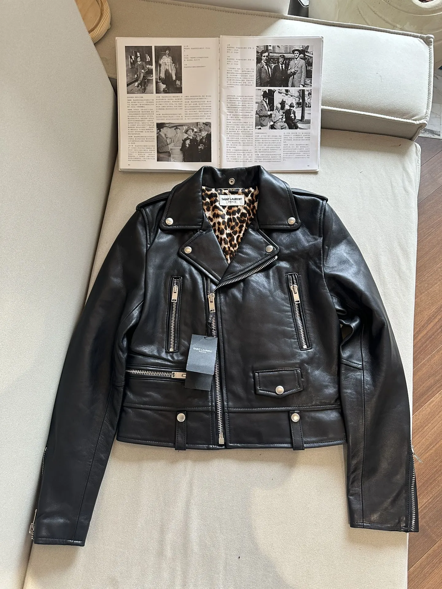 SAINT LAURENT Женская кожаная куртка SAINT LAURENT Женская кожаная куртка