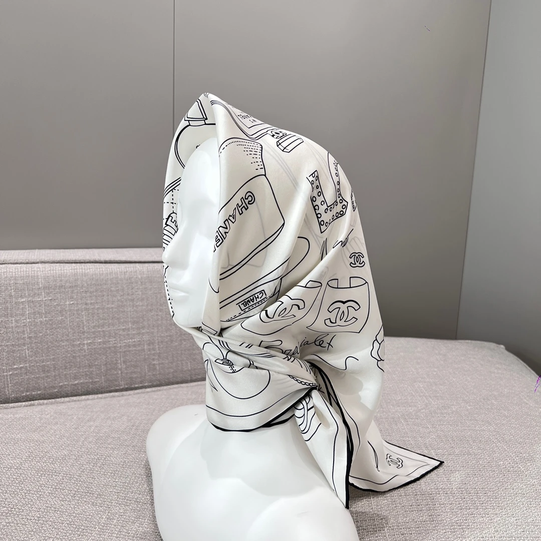 CHANEL Женский платок из шелка CHANEL Женский платок из шелка