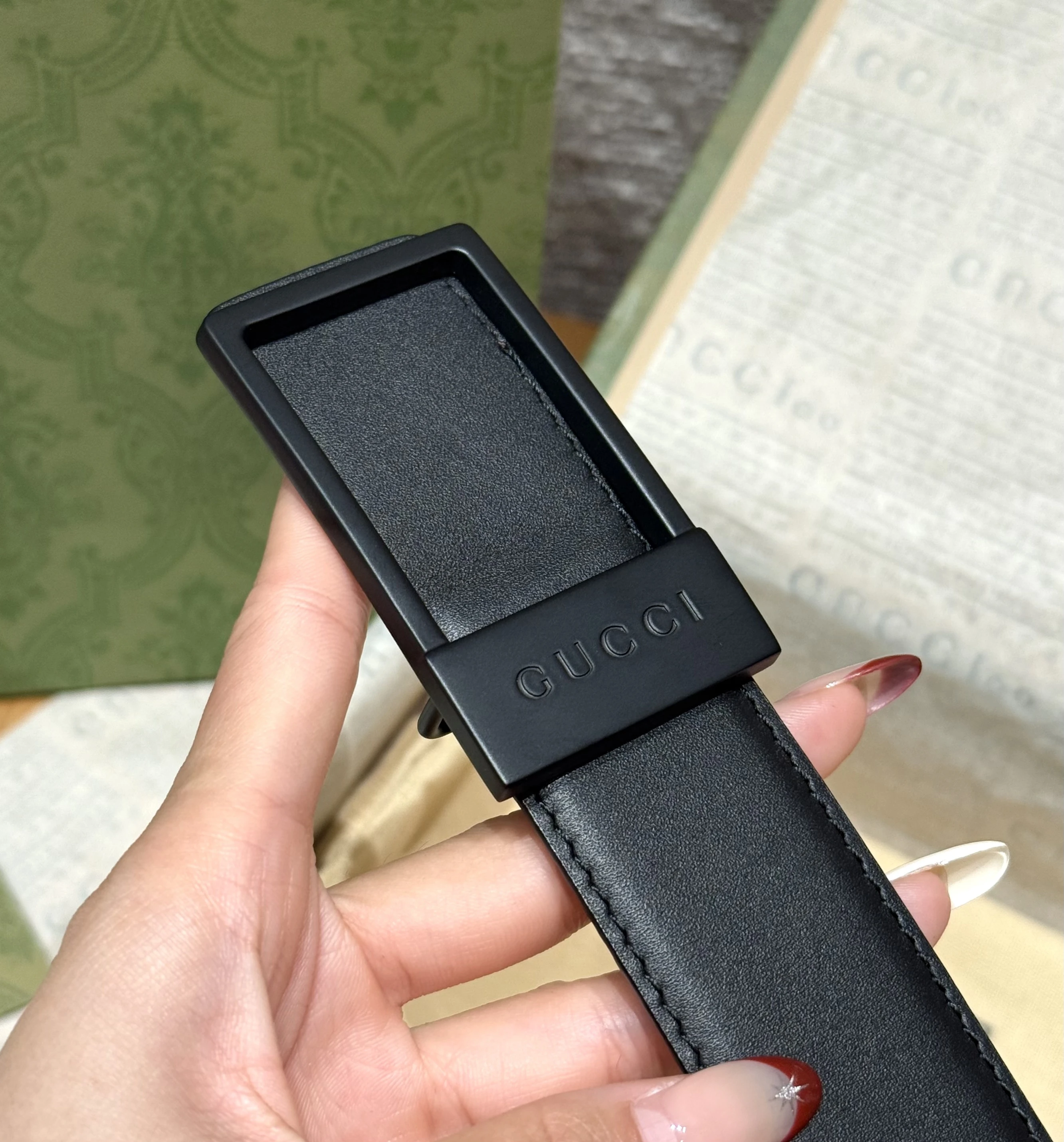 GUCCI Мужской ремень с повторяющимся узором GG