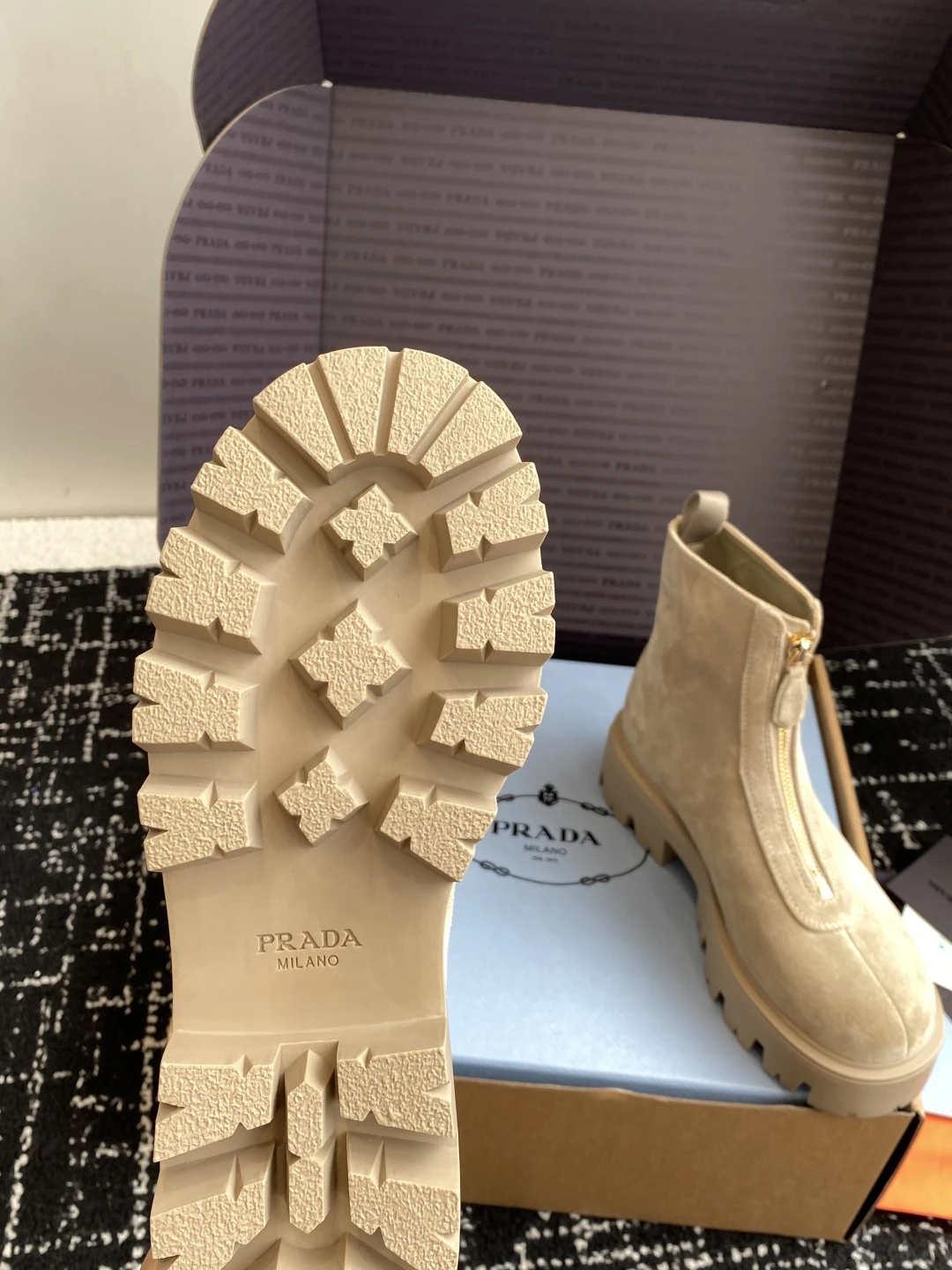 PRADA Женские ботинки из замши PRADA Женские ботинки из замши