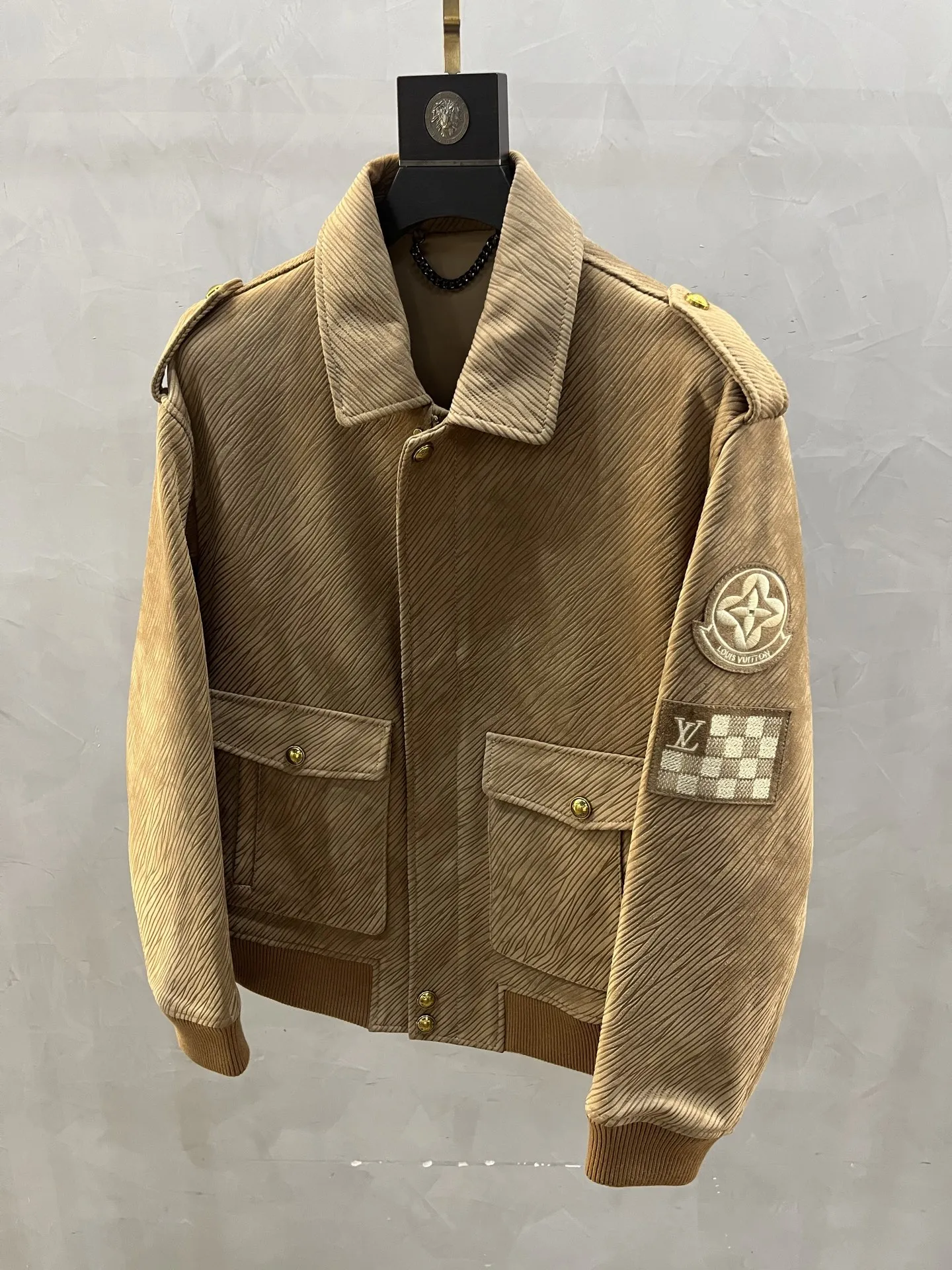 LOUIS VUITTON Мужская куртка из замши LOUIS VUITTON Мужская куртка из замши