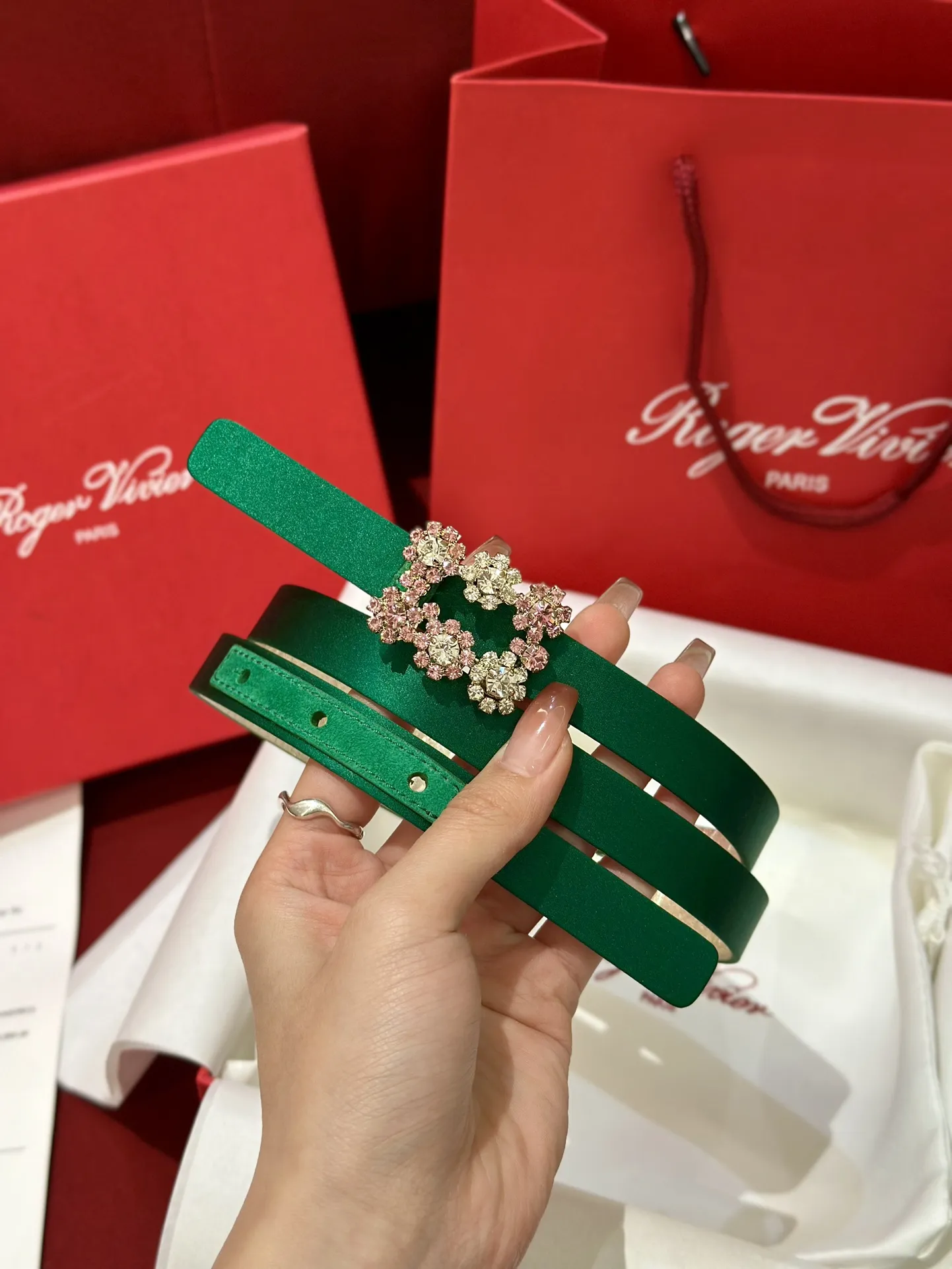 ROGER VIVIER Женский ремень с пряжкой Flower Strass 