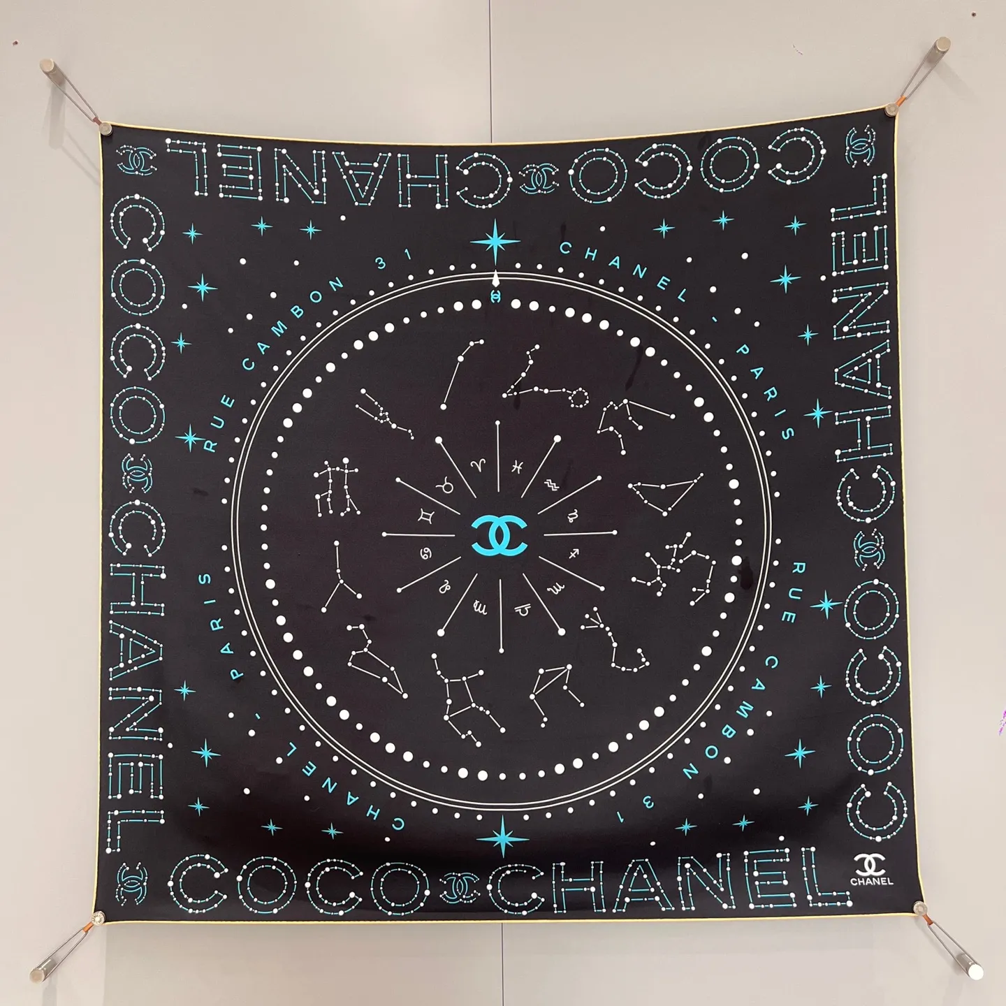 CHANEL Женский платок шёлк