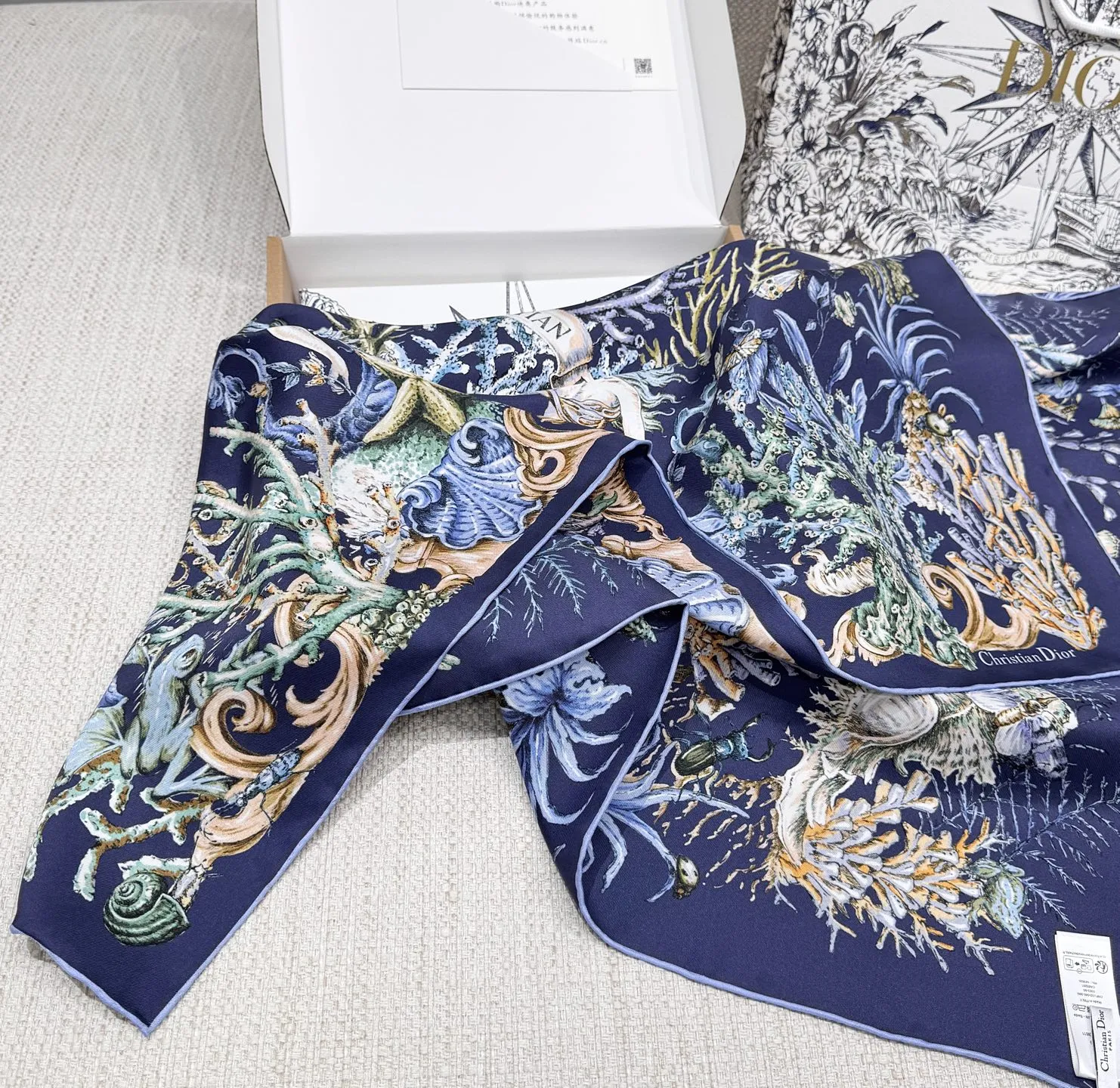 CHRISTIAN DIOR Женский платок из шелка CHRISTIAN DIOR Женский платок из шелка