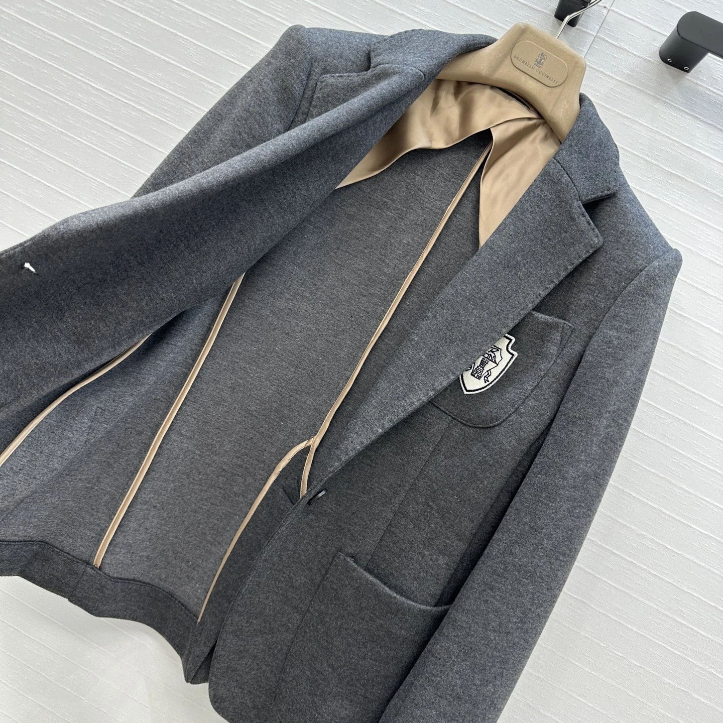 BRUNELLO CUCINELLI Женский костюм из шерсти BRUNELLO CUCINELLI Женский костюм из шерсти