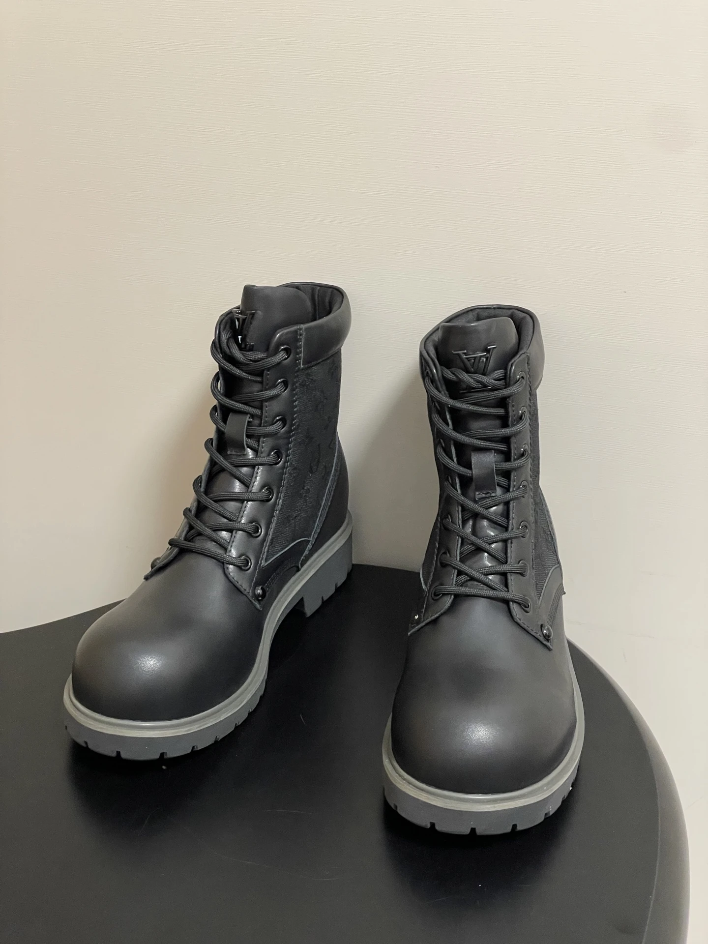 LOUIS VUITTON Женские ботинки