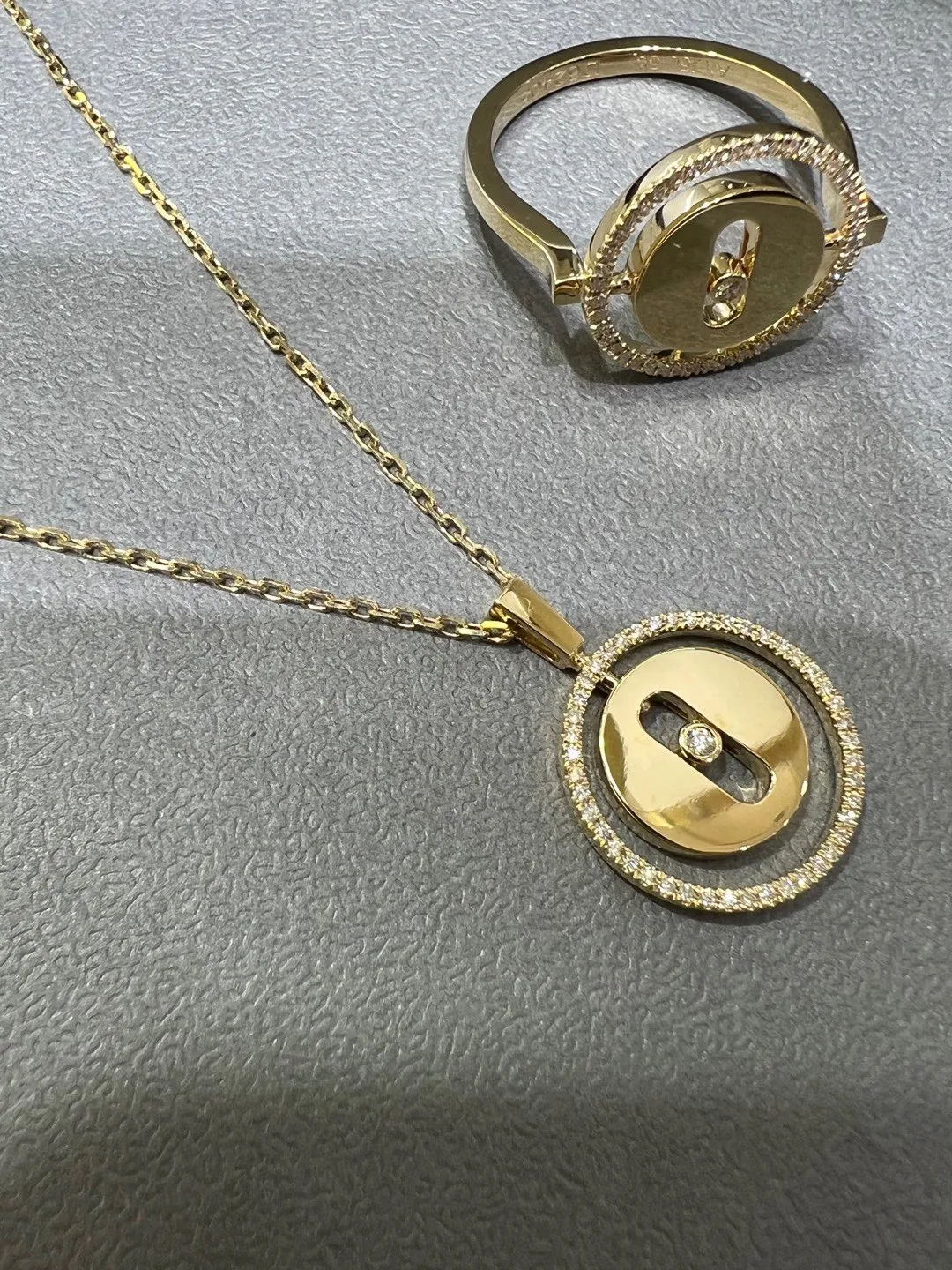 MESSIKA Колье Disc Turning из желтого золота с бриллиантами MESSIKA Колье Disc Turning из желтого золота с бриллиантами