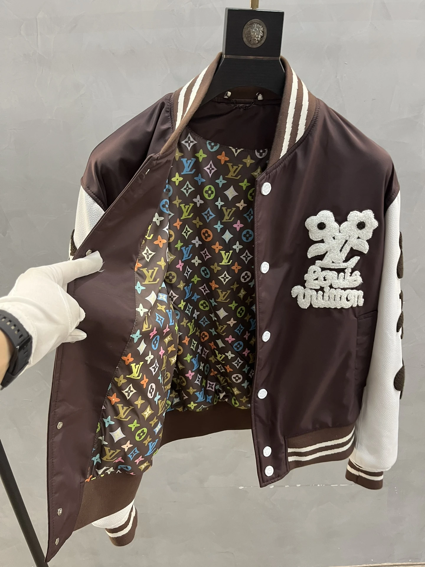 LOUIS VUITTON Мужской кожаный бомбер LOUIS VUITTON Мужской кожаный бомбер