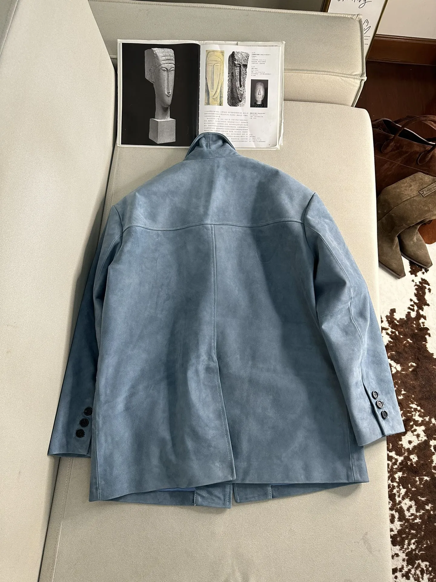 PRADA Женский жакет из замши голубой PRADA Женский жакет из замши голубой