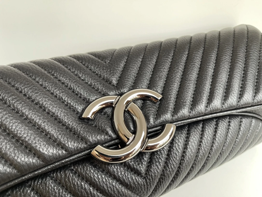 CHANEL Женский винтажный клатч CHANEL Женский винтажный клатч