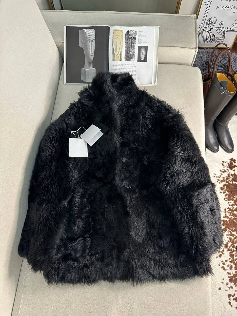 THE ROW Женская шуба из натуральной овчины черная THE ROW Женская шуба из натуральной овчины черная