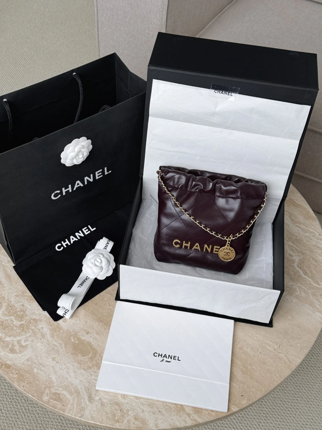 CHANEL Женская сумка 22 Mini