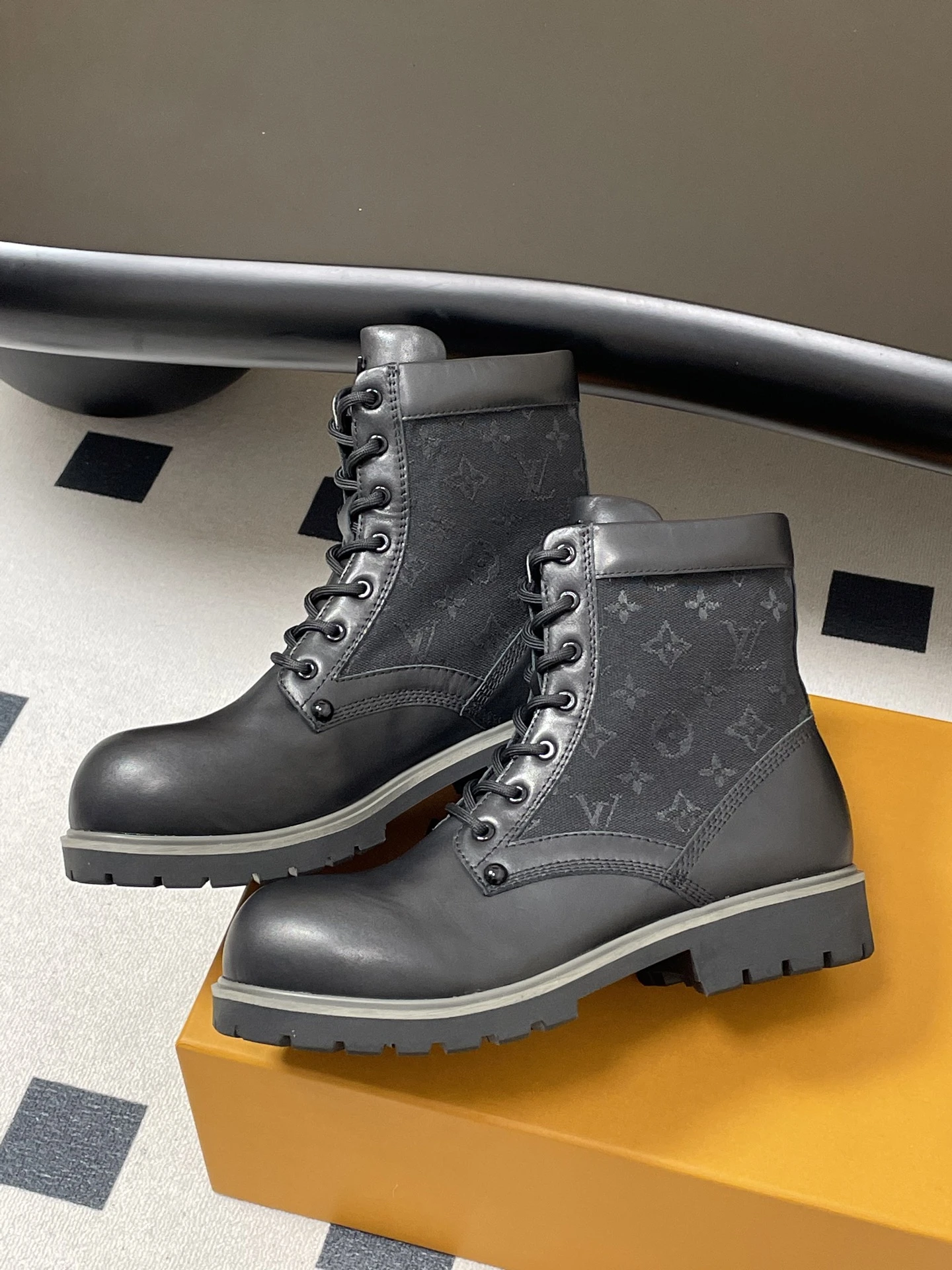 LOUIS VUITTON Женские ботинки