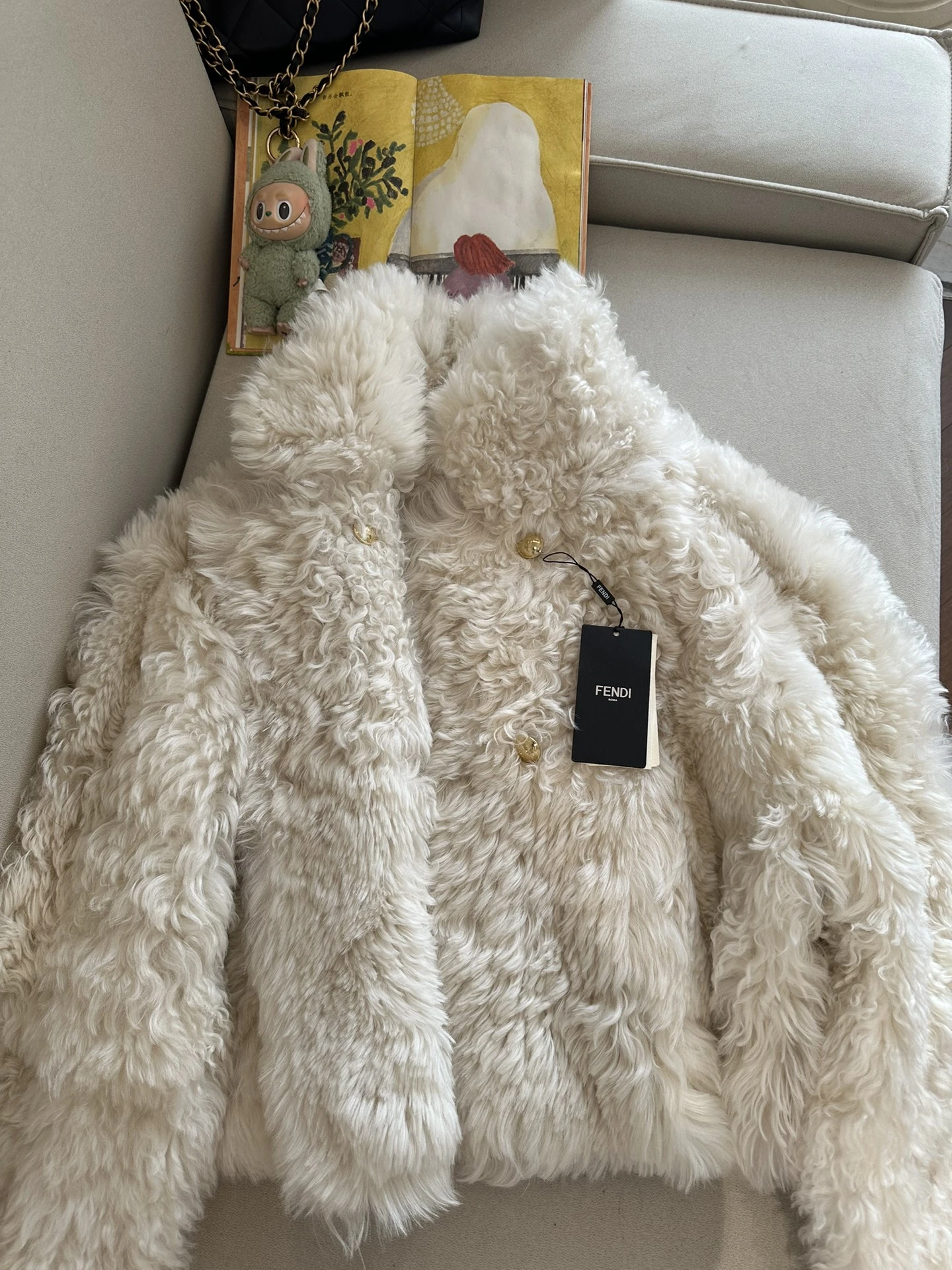 FENDI Женская шуба из овчины FENDI Женская шуба из овчины