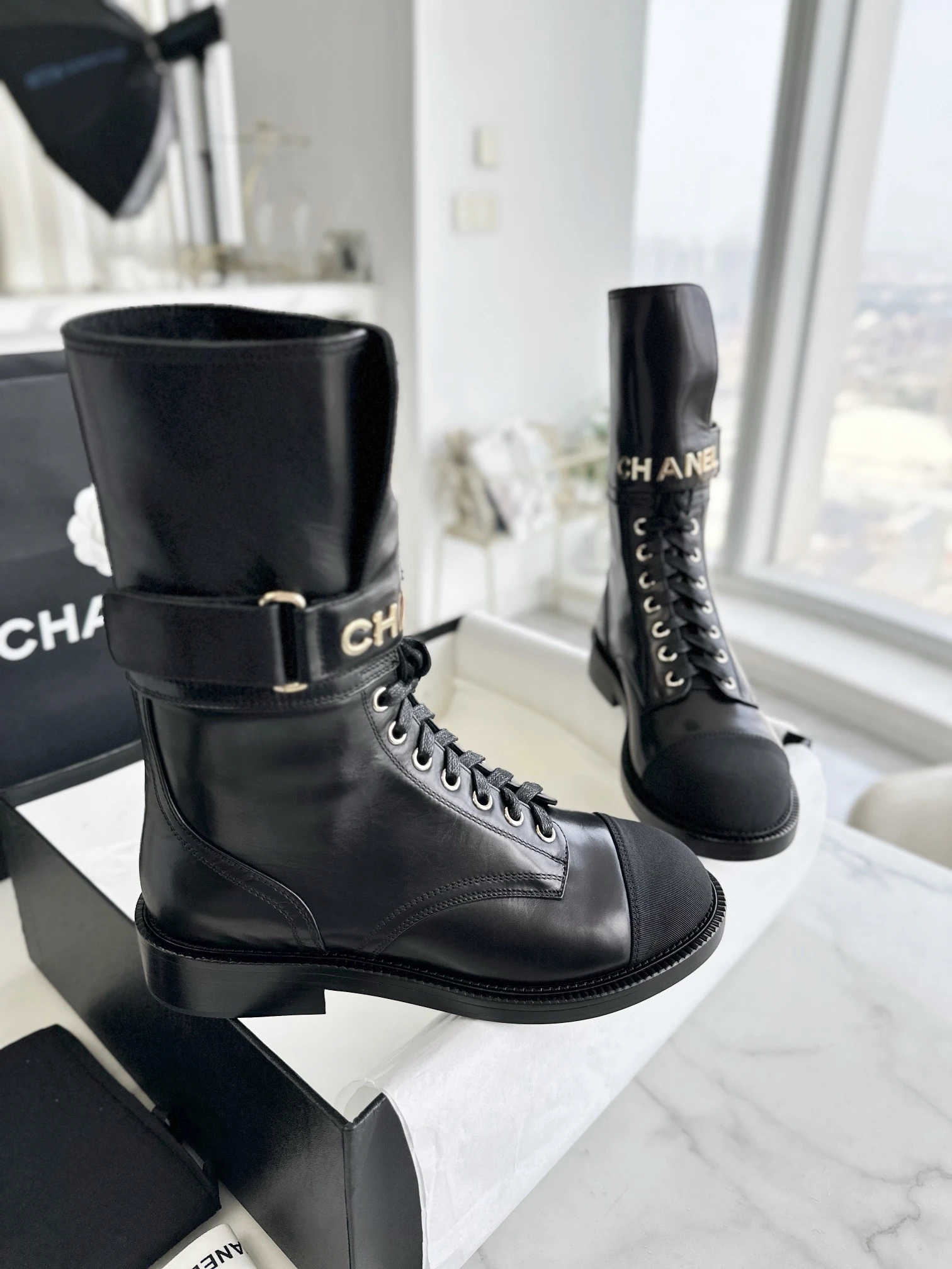 CHANEL Женские ботинки на шнуровке