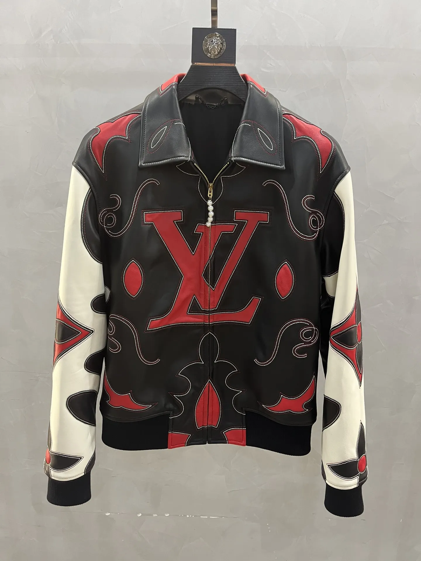 LOUIS VUITTON Мужская кожаная куртка LOUIS VUITTON Мужская кожаная куртка