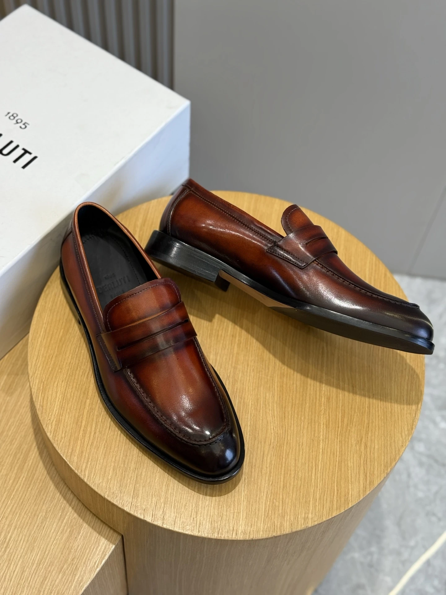 BERLUTI Мужские туфли из коровьей кожи BERLUTI Мужские туфли из коровьей кожи