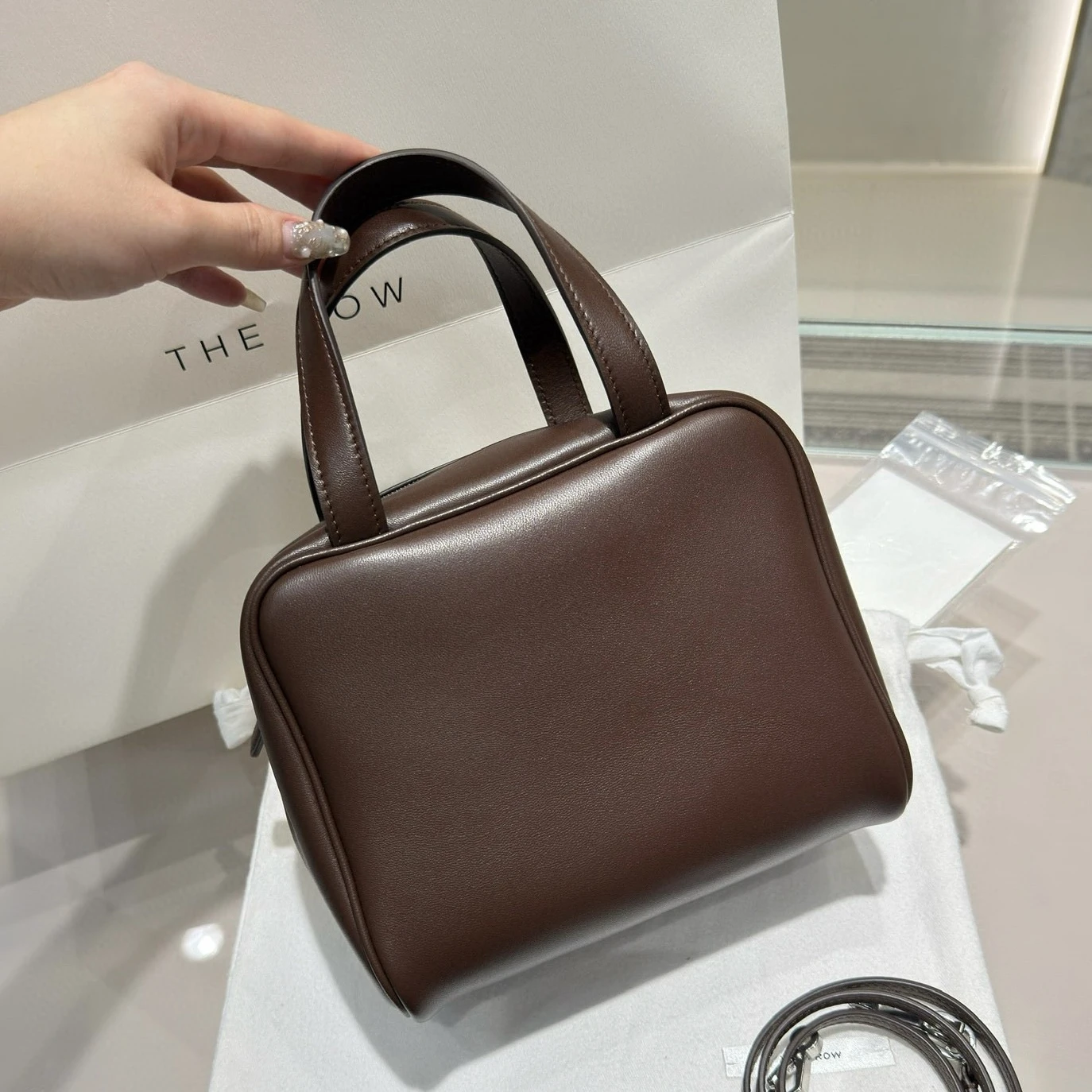 THE ROW Женская сумка из кожи ягнёнка 