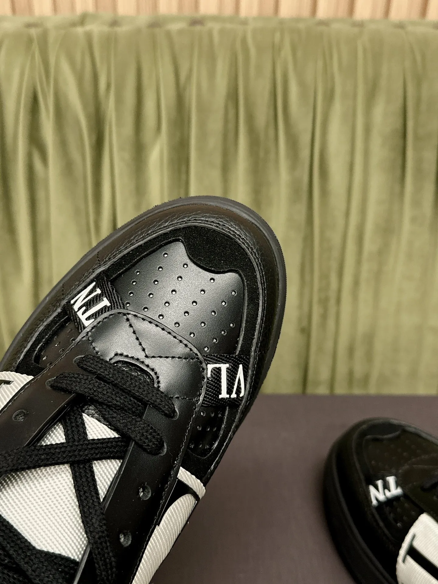 VALENTINO Мужские высокие кроссовки VL7N