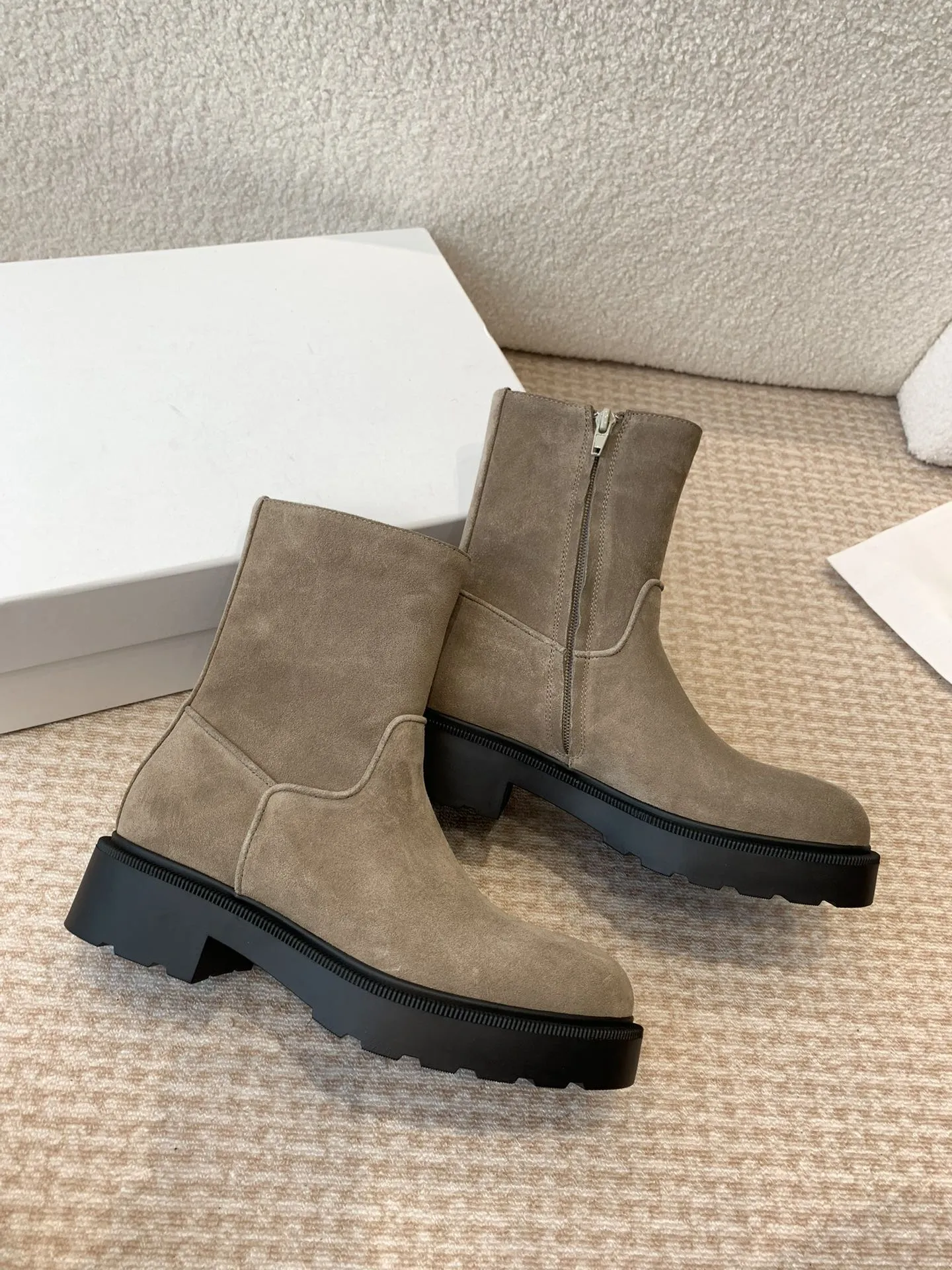 THE ROW Женские сапоги из яловой кожи THE ROW Женские сапоги из яловой кожи