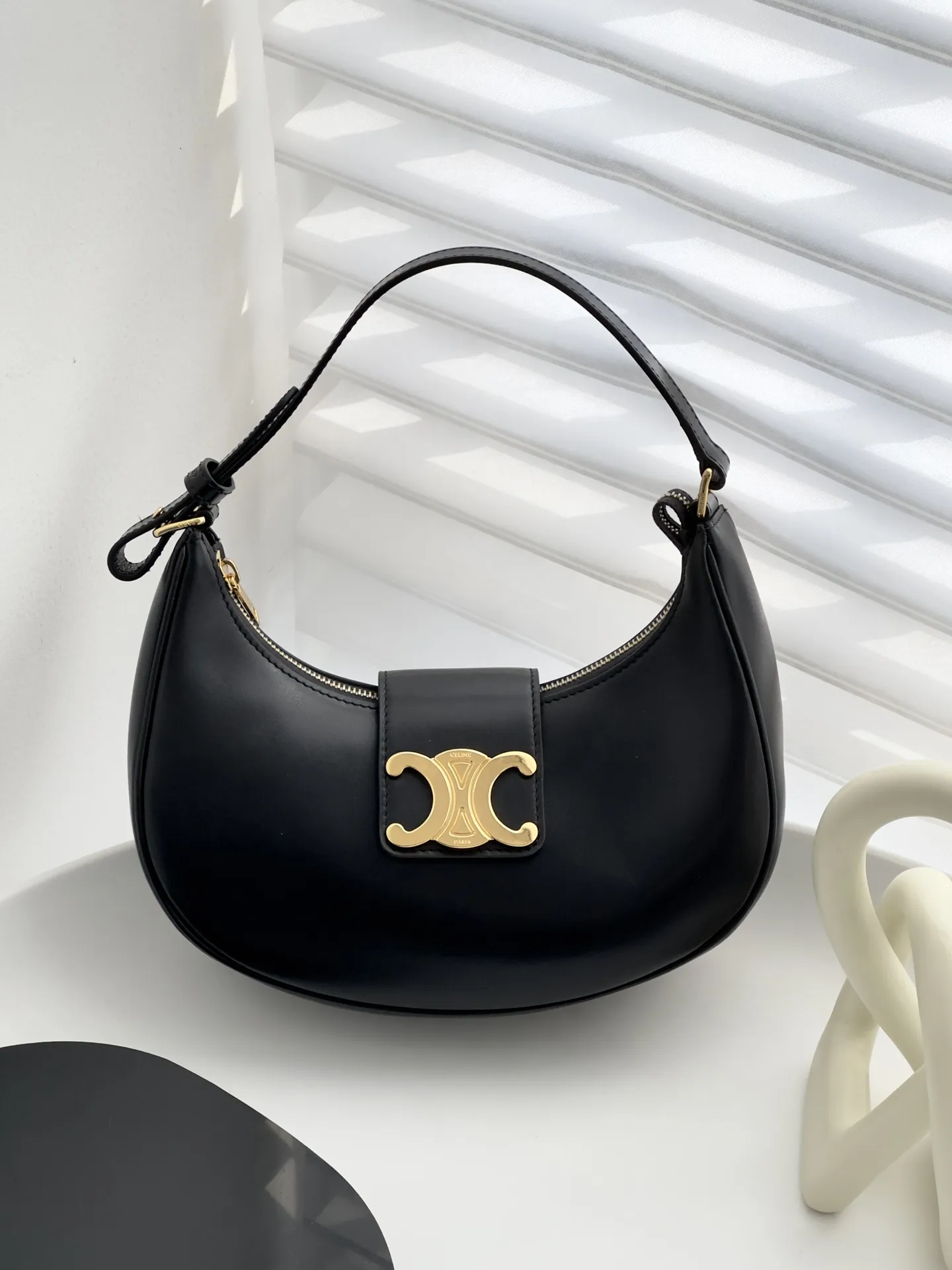 CELINE Женская сумка AVA TRIOMPHE из кожи